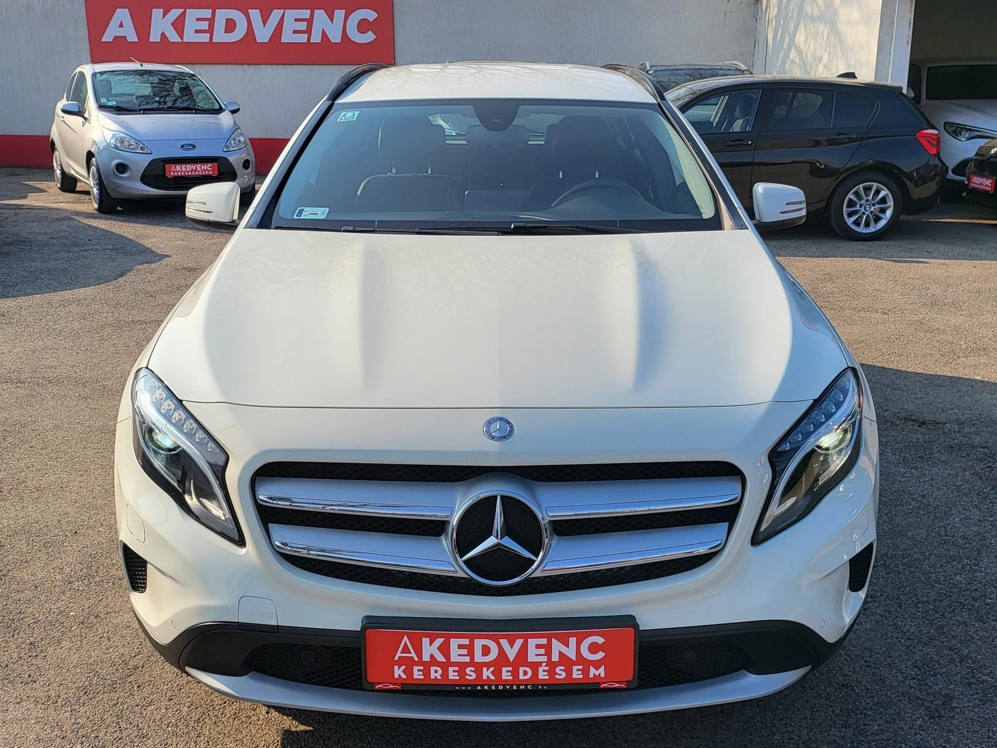 MERCEDES-BENZ GLA 180 d Style 7G-DCT M.o.-i. Bi-xenon Tempomat PDC Ülésfűtés Megkímélt! Szervizelt!