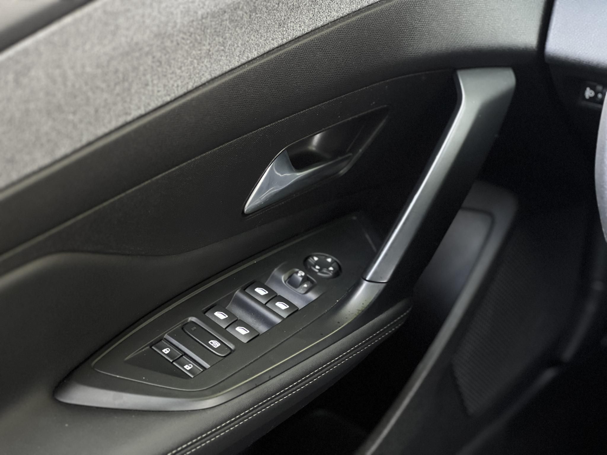 PEUGEOT 308 SW 1.5 BlueHDi Allure LED Tempomat Navi Mirrorscreen Bluetooth 360kamera