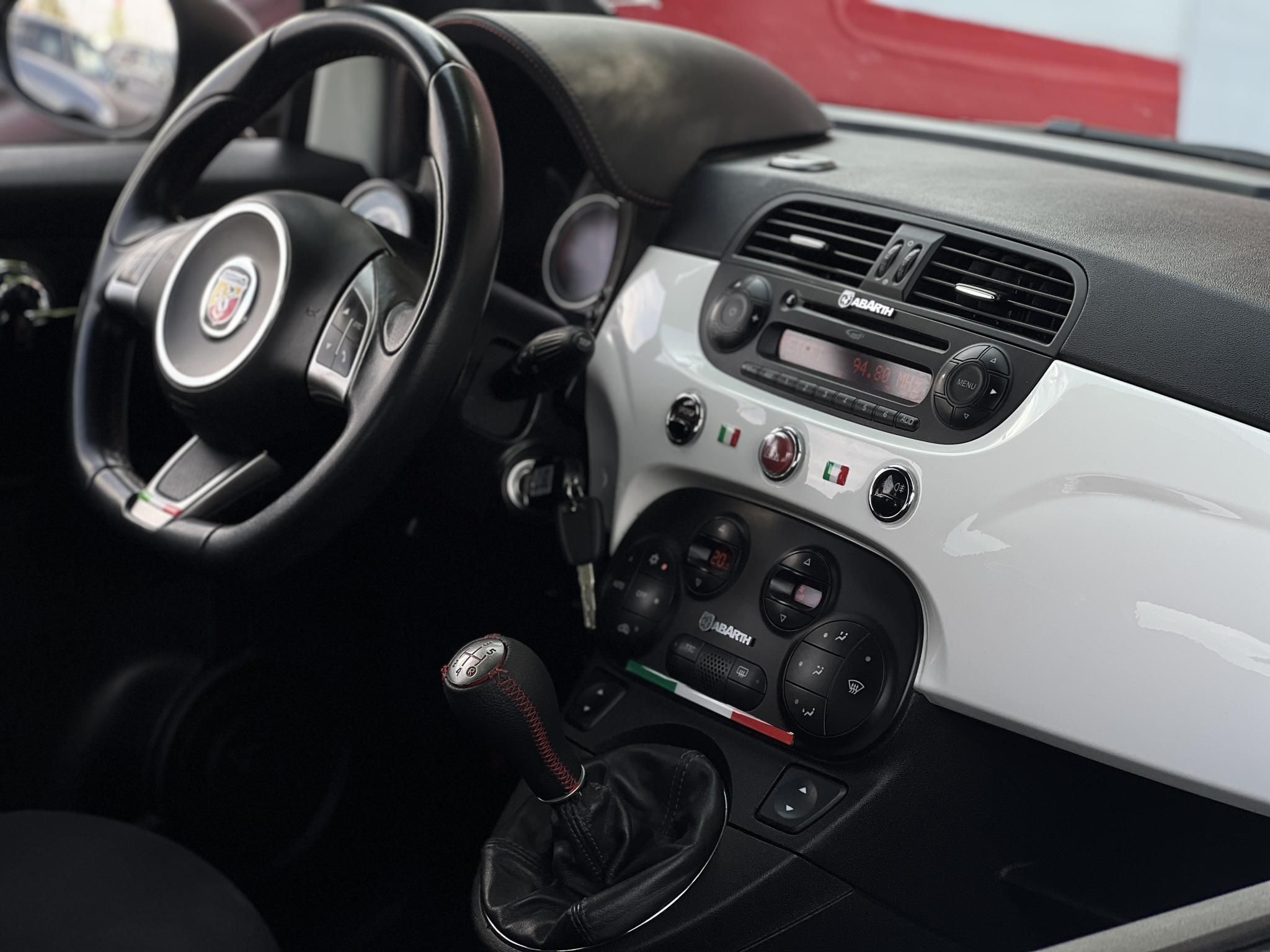 ABARTH 500 1.4 76e km. akrapovic. digitklíma. rendszeresen karbantartott!