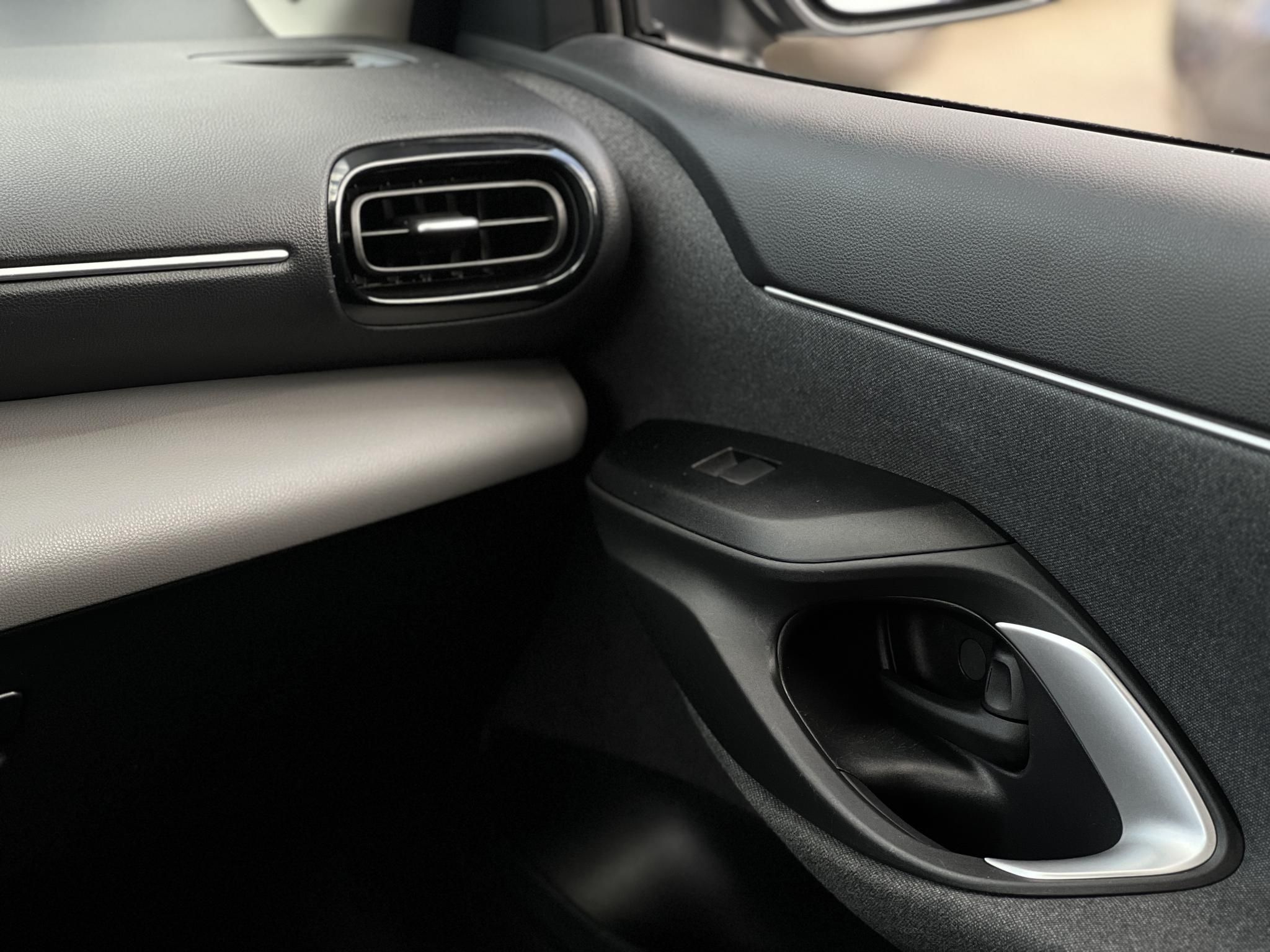 TOYOTA YARIS CROSS 1.5 VVT-i Active Gyári garancia Carplay Űlésfűtés 42e km!