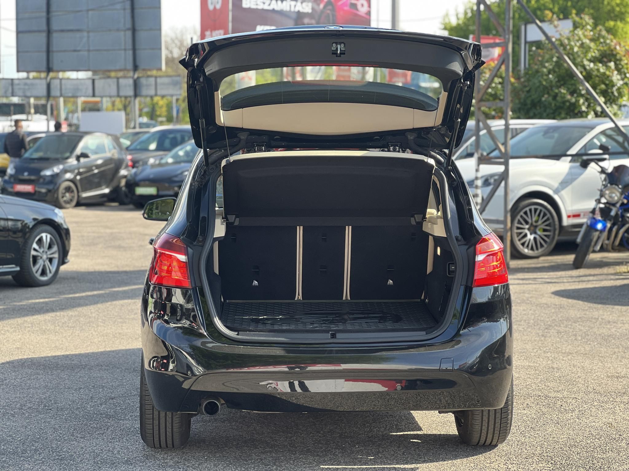 BMW 218i Advantage (Automata) Active Tourer. M.o.-i. vajbőr belső. ülésfűtés. keyless. Wallis szerviz