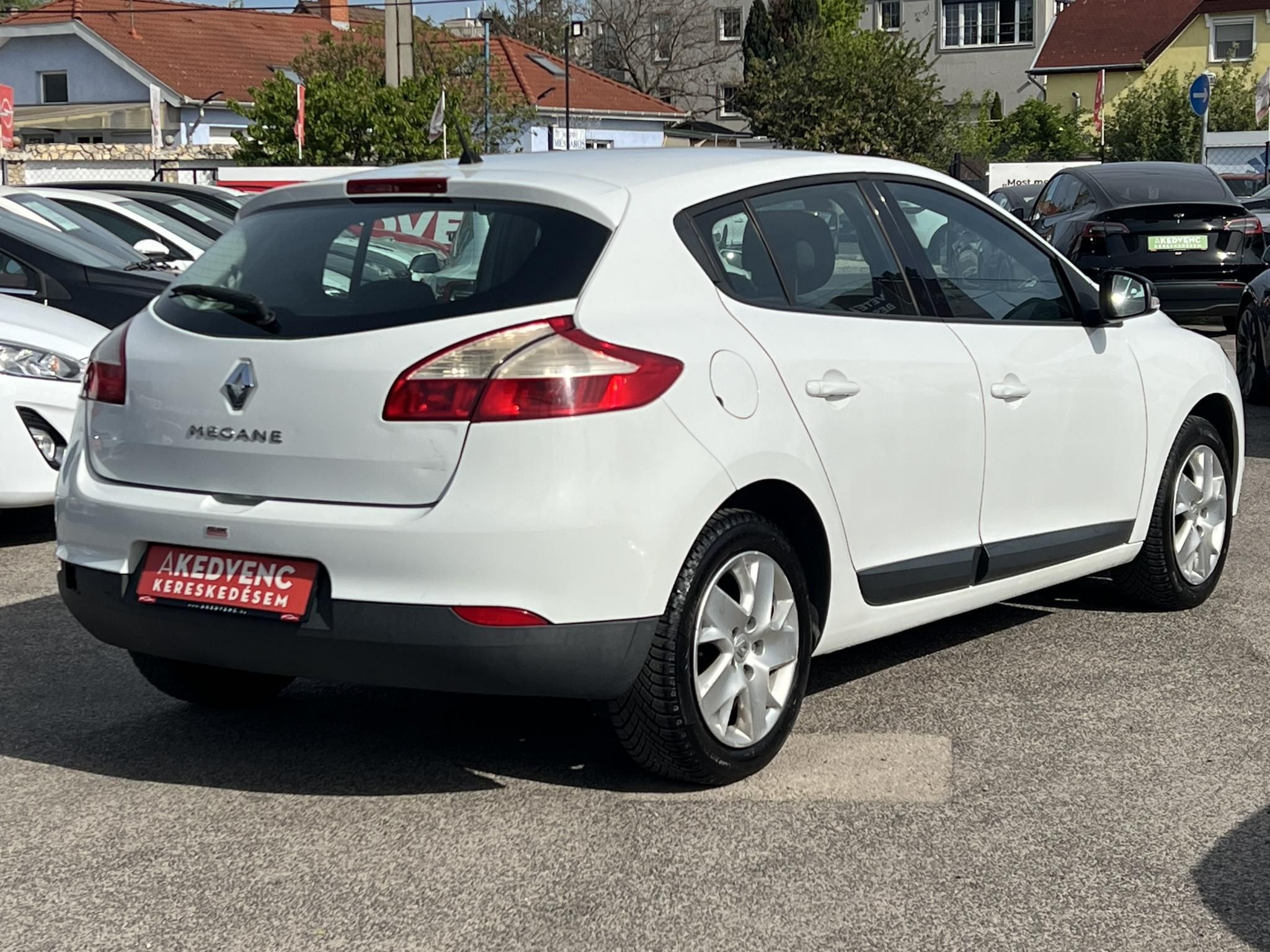 RENAULT MEGANE 1.6 Dynamique Magyarországi. teljes szerviztörténet!