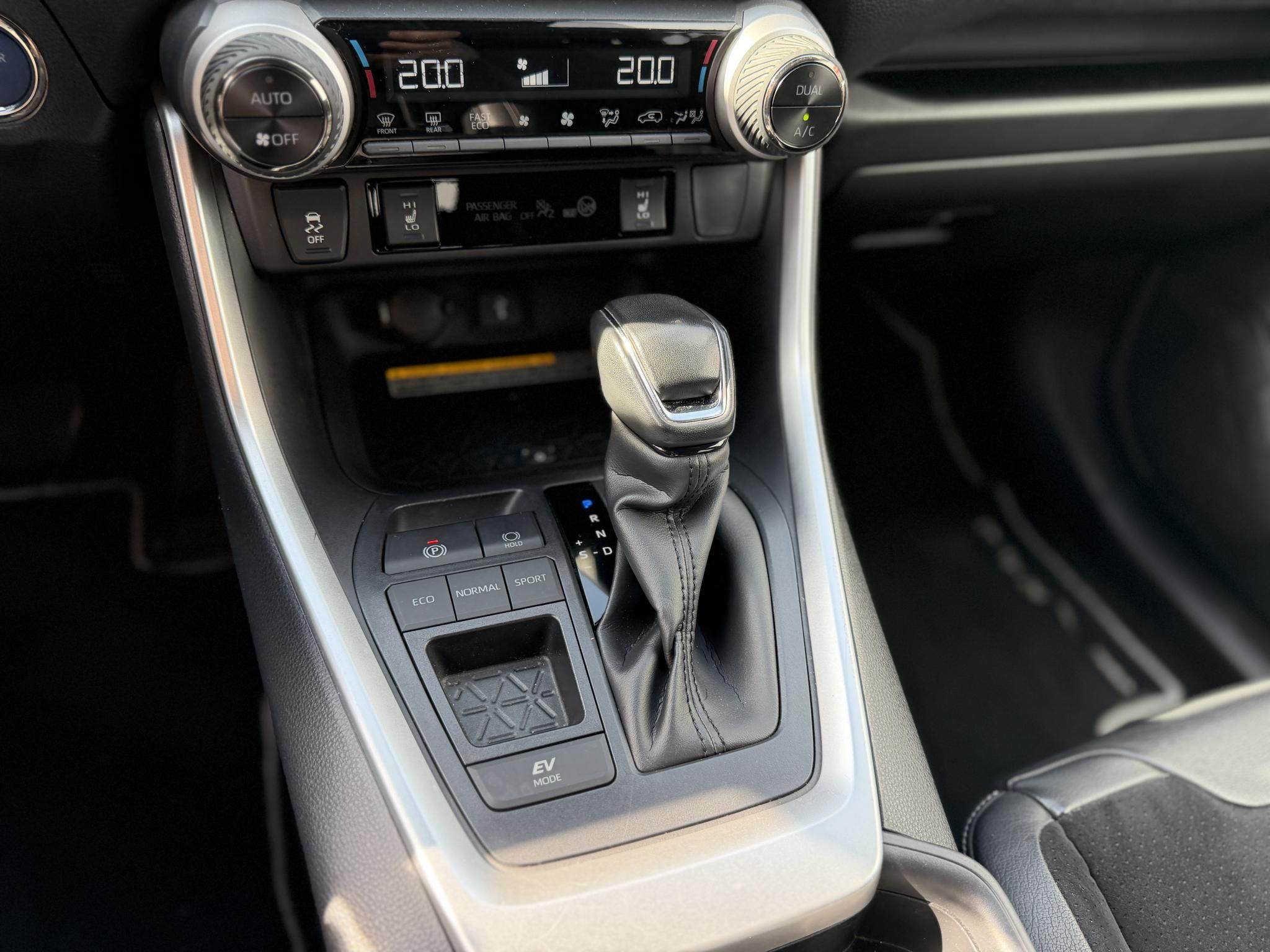 TOYOTA RAV 4 Rav4 2.5 Hybrid Black Edition e-CVT JBL 126e km. LED. sérülésmentes. CARPLAY. kifogástalan állapot!