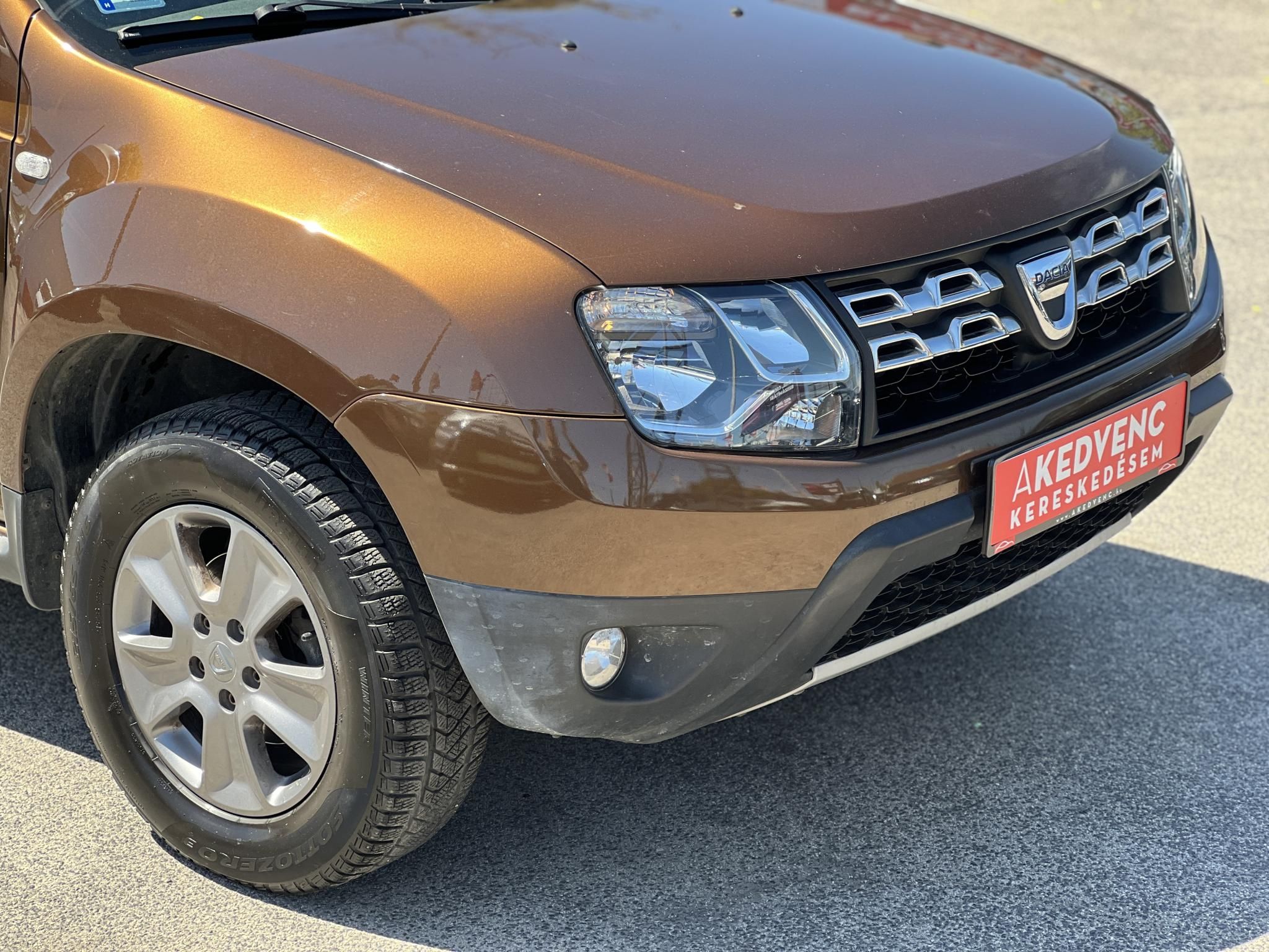 DACIA DUSTER 1.2 TCe Arctic 107e km. M.o.-i. klíma téli-nyári kerék!