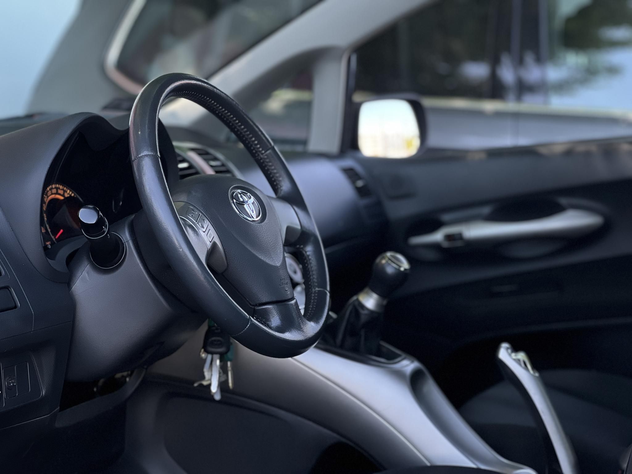 TOYOTA AURIS 1.4 Luna