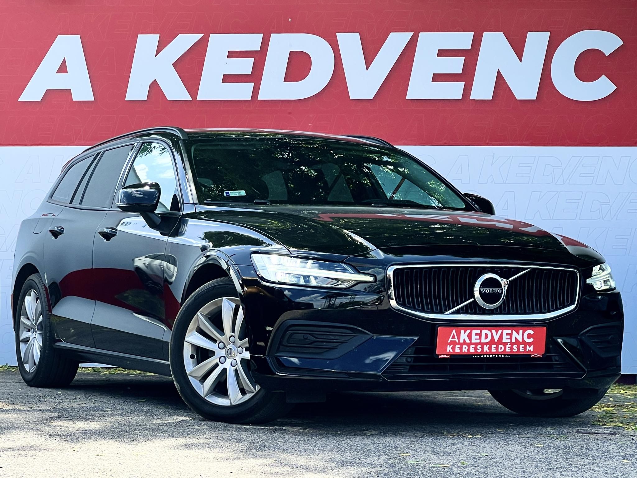 VOLVO V60 2.0 [B3] MHEV Momentum Pro Geartronic Magyarországi. végig márkaszervizelt. kerámia. friss nagyszerviz!