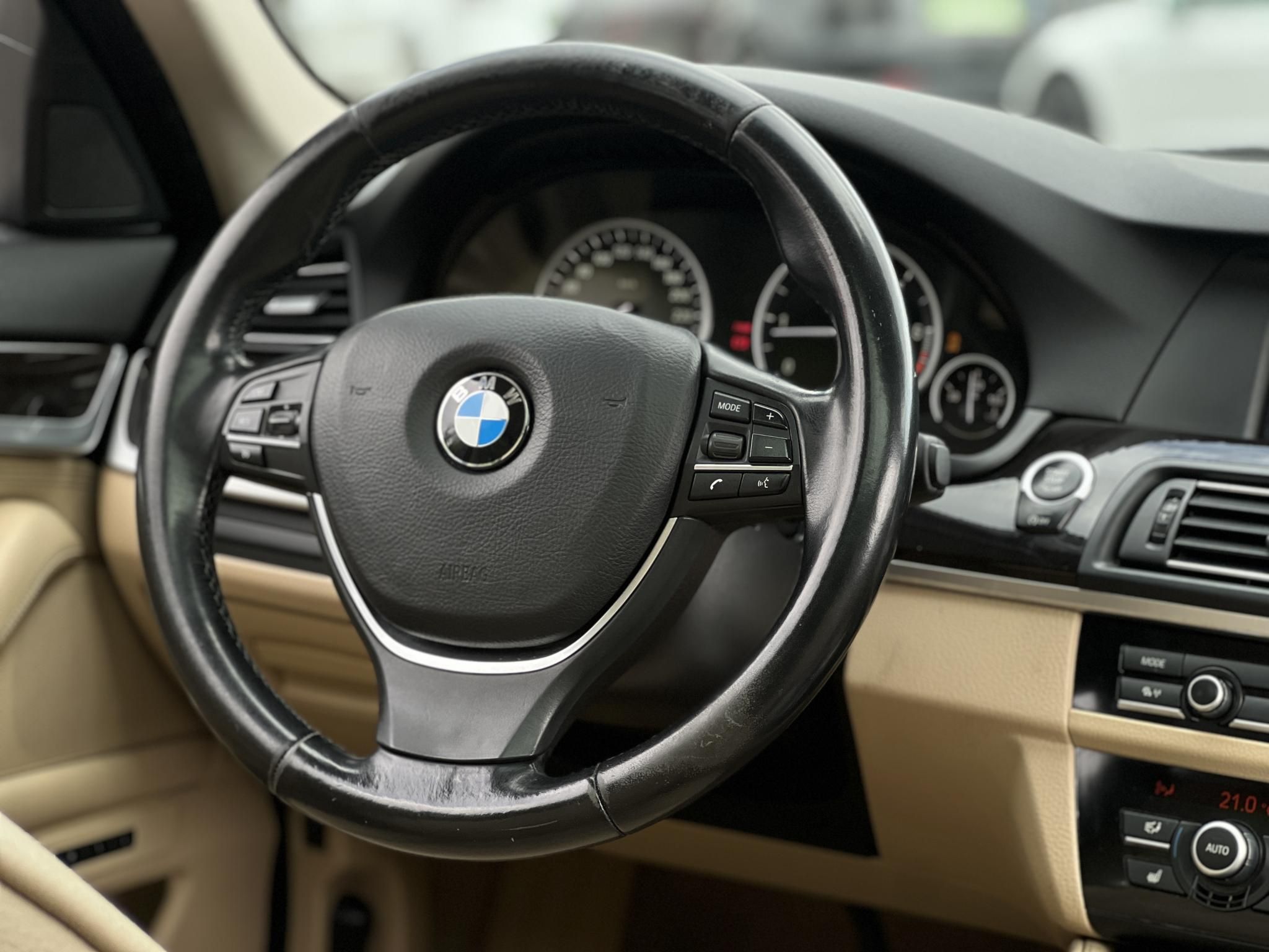 BMW 520d (Automata) Napfénytető. vaj bőrbelső. memória. HUD. kamera. 2 gyári kulcs!
