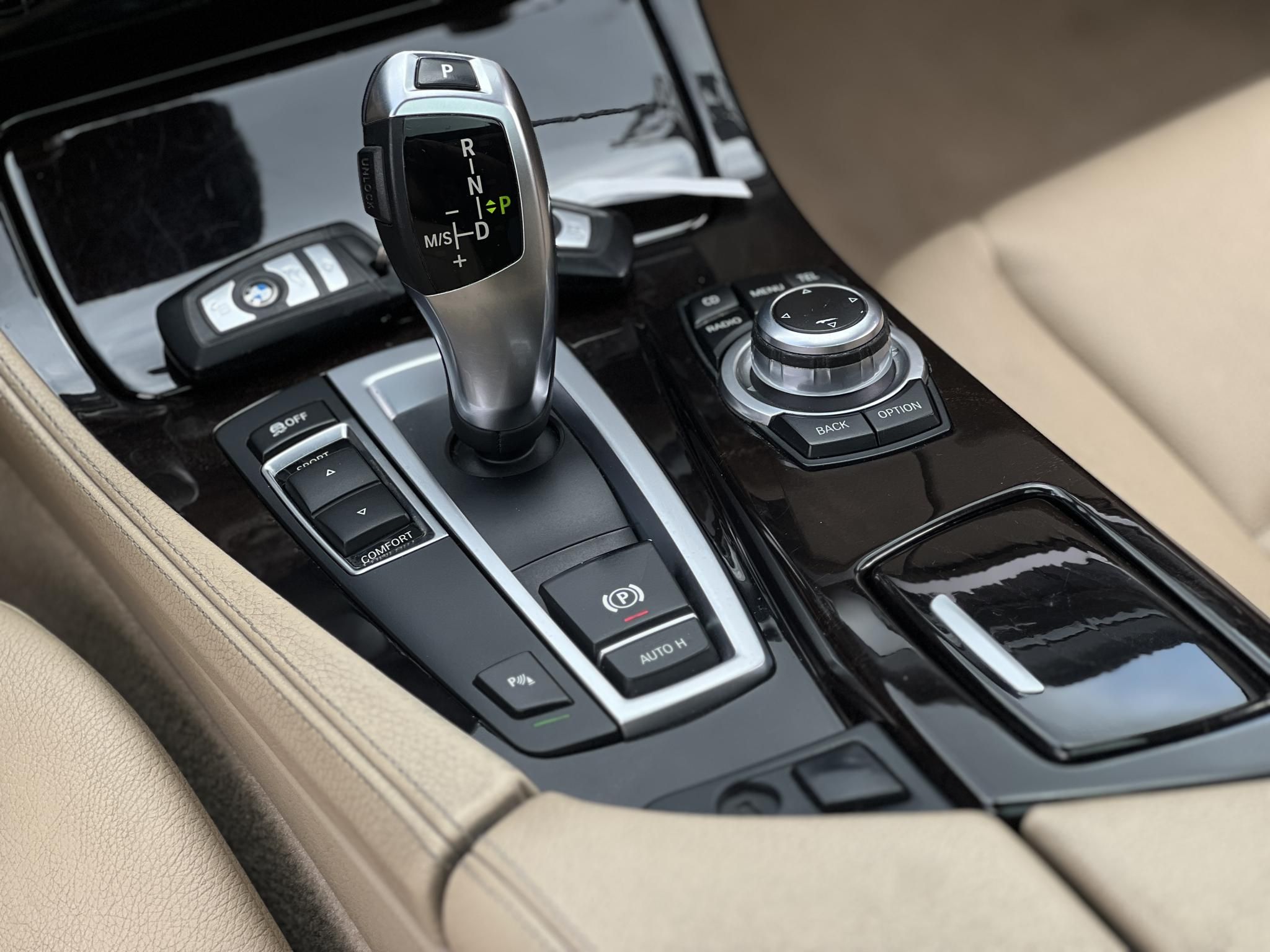BMW 520d (Automata) Napfénytető. vaj bőrbelső. memória. HUD. kamera. 2 gyári kulcs!