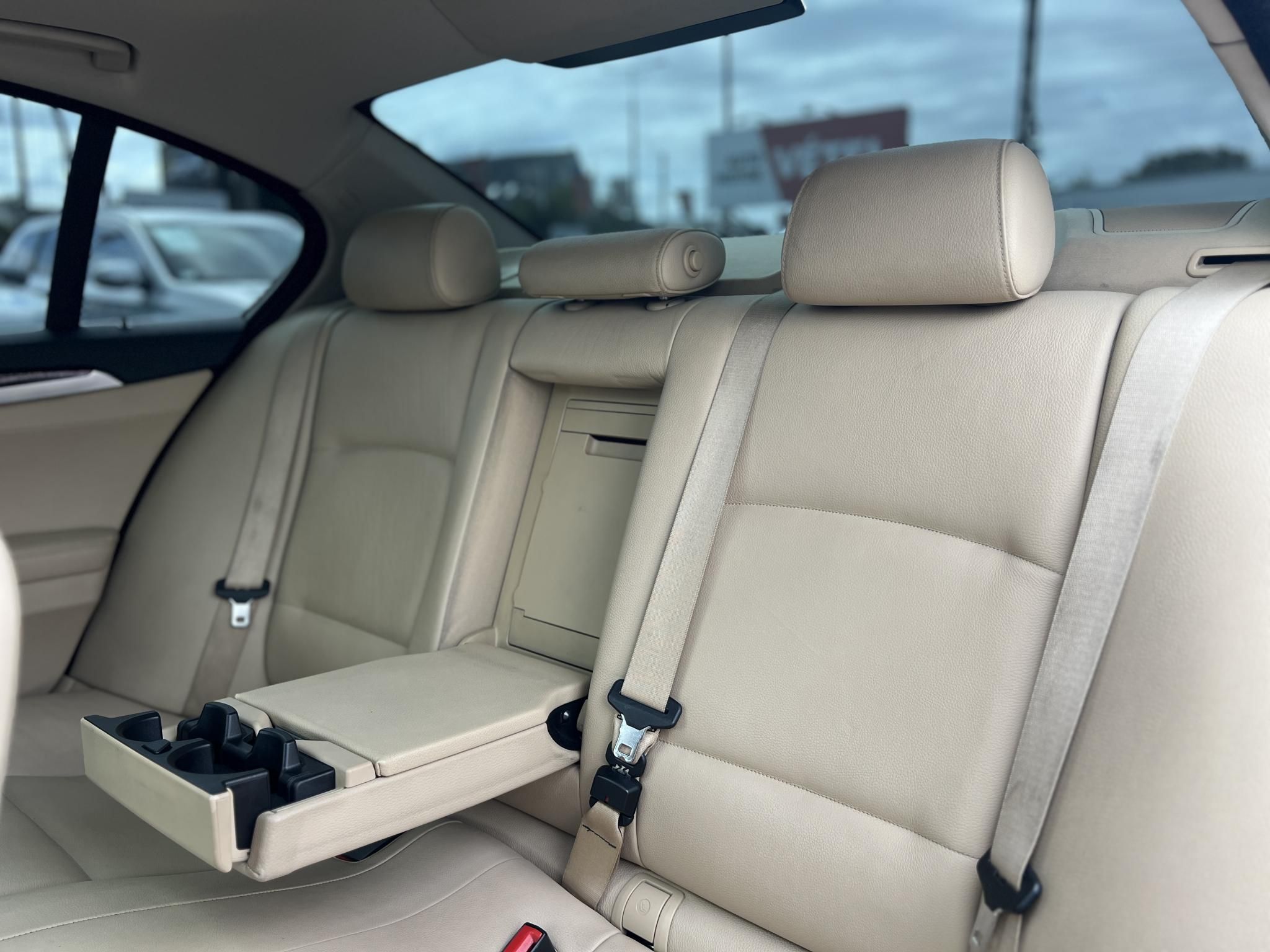 BMW 520d (Automata) Napfénytető. vaj bőrbelső. memória. HUD. kamera. 2 gyári kulcs!