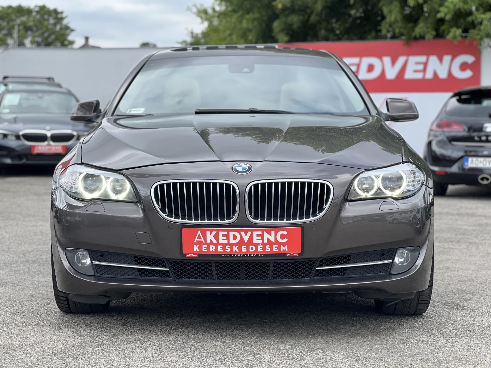BMW 520d (Automata) Napfénytető. vaj bőrbelső. memória. HUD. kamera. 2 gyári kulcs!
