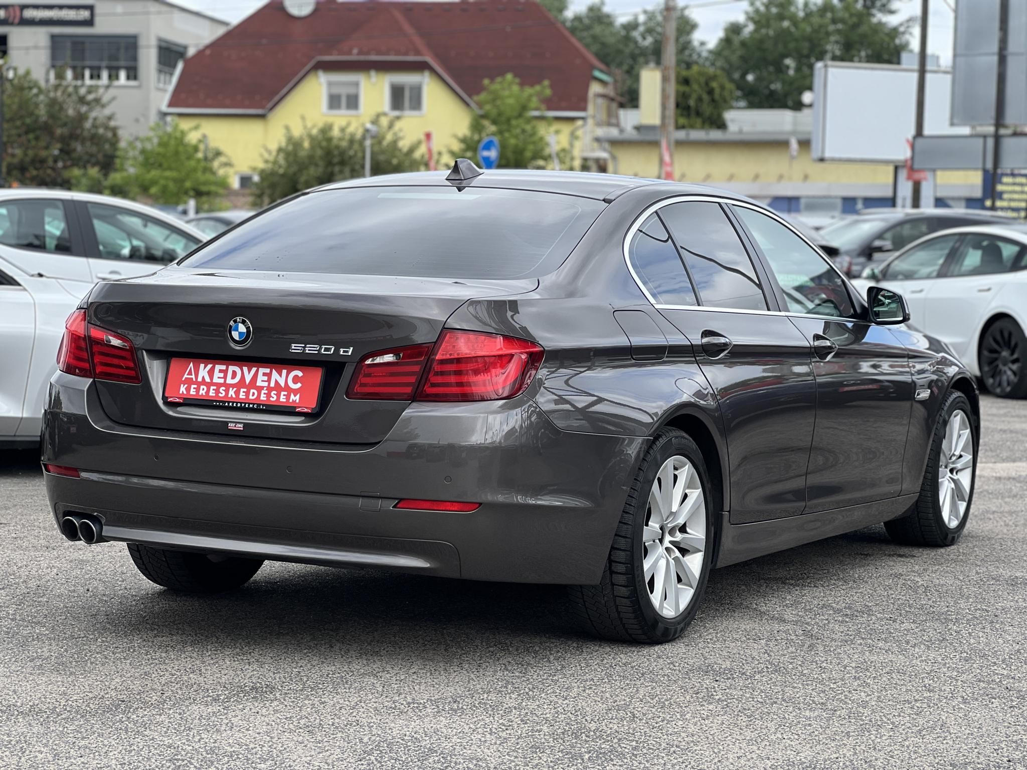 BMW 520d (Automata) Napfénytető. vaj bőrbelső. memória. HUD. kamera. 2 gyári kulcs!