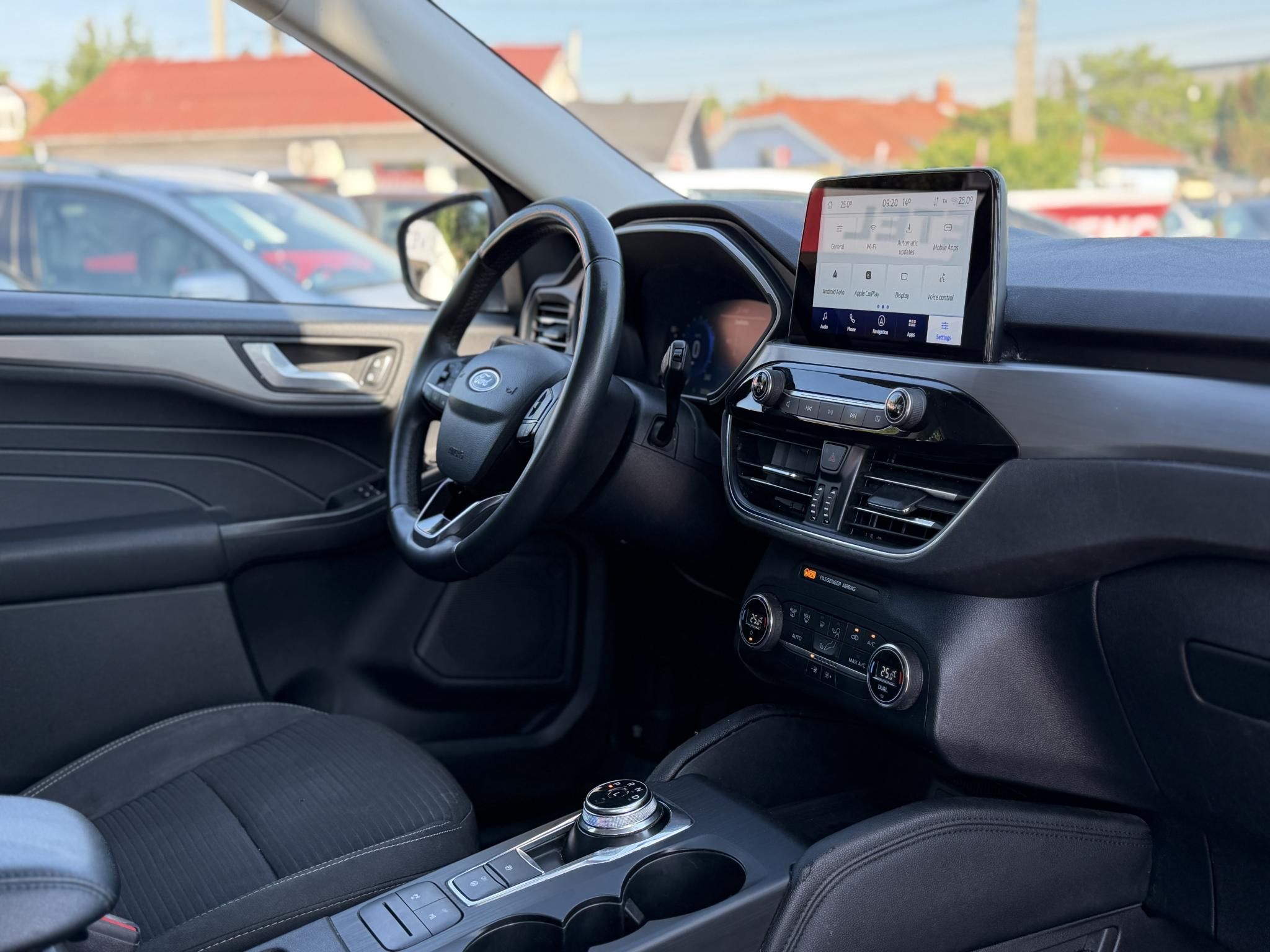 FORD KUGA 2.5 FHEV Titanium CVT 120e km. LED fényszórók. kamera. keyless. sávtartó. navi. CARPLAY!