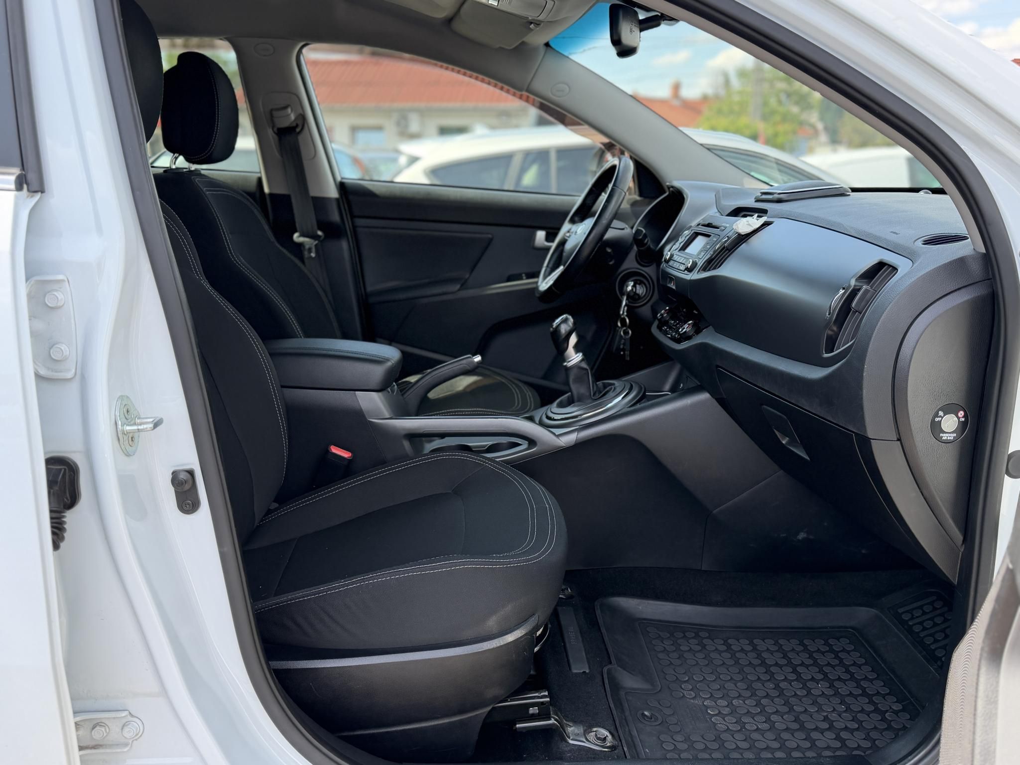 KIA SPORTAGE 2.0 CRDi EX Prémium 4x4 Magyarországi. tempomat. digitklíma. tolatóradar. vonóhorog. téli-nyári kerék!