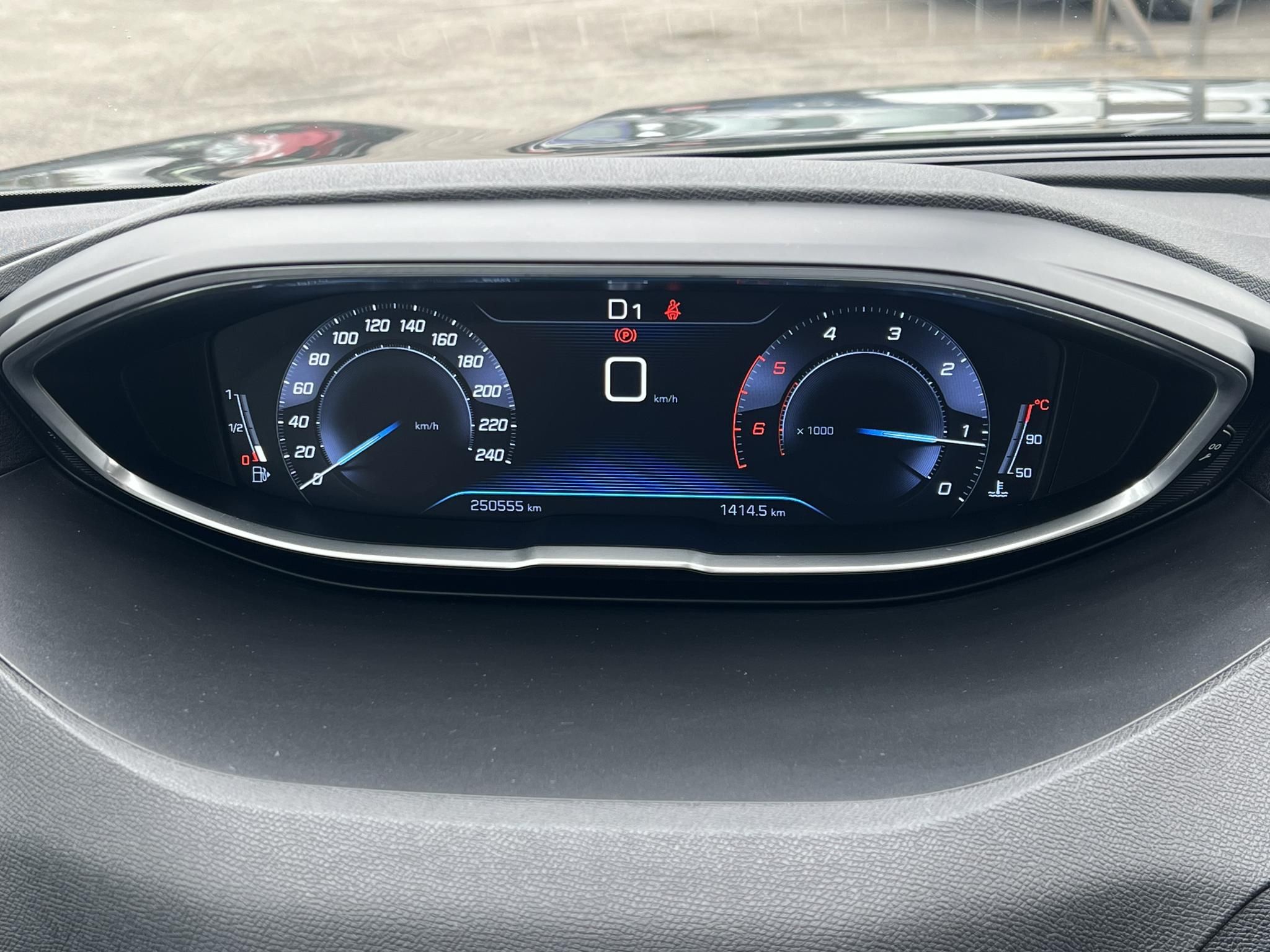 PEUGEOT 3008 1.6 BlueHDi Active EAT6 Klíma Tempomat Bluetooth Carplay 360 kamera!