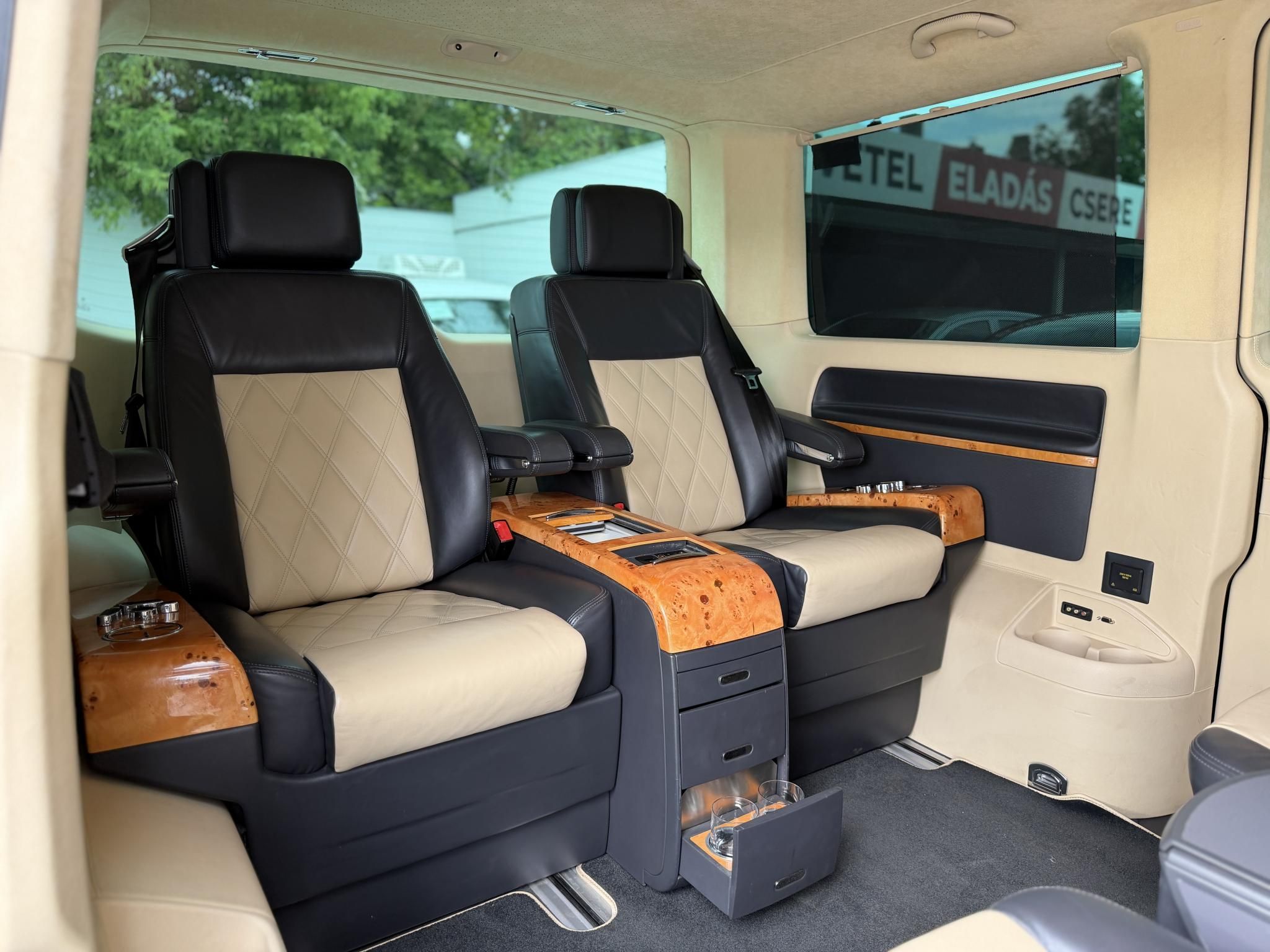 VOLKSWAGEN MULTIVAN Highline Business VIP Nagyon ritka kivitel!