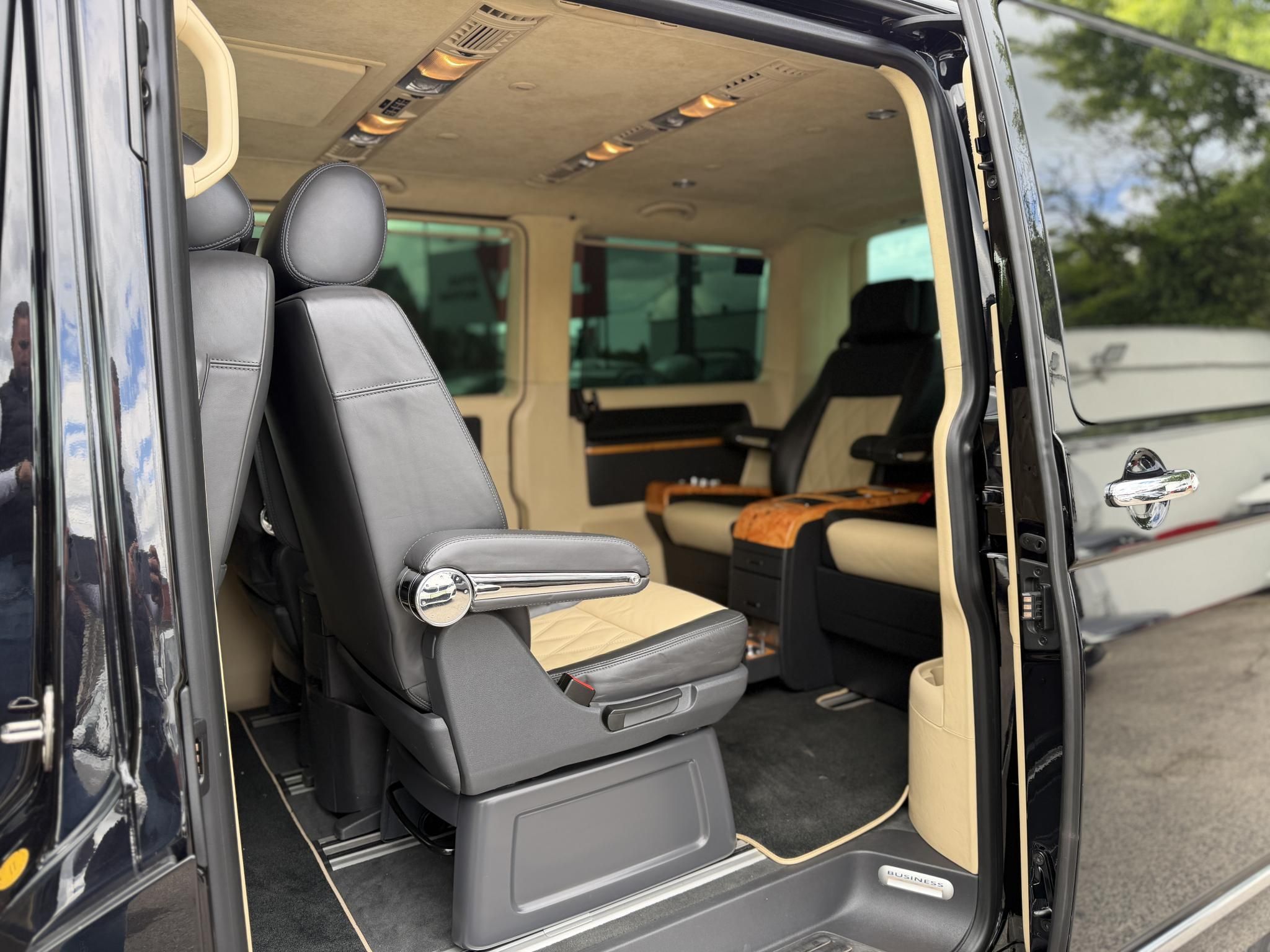 VOLKSWAGEN MULTIVAN Highline Business VIP Nagyon ritka kivitel!