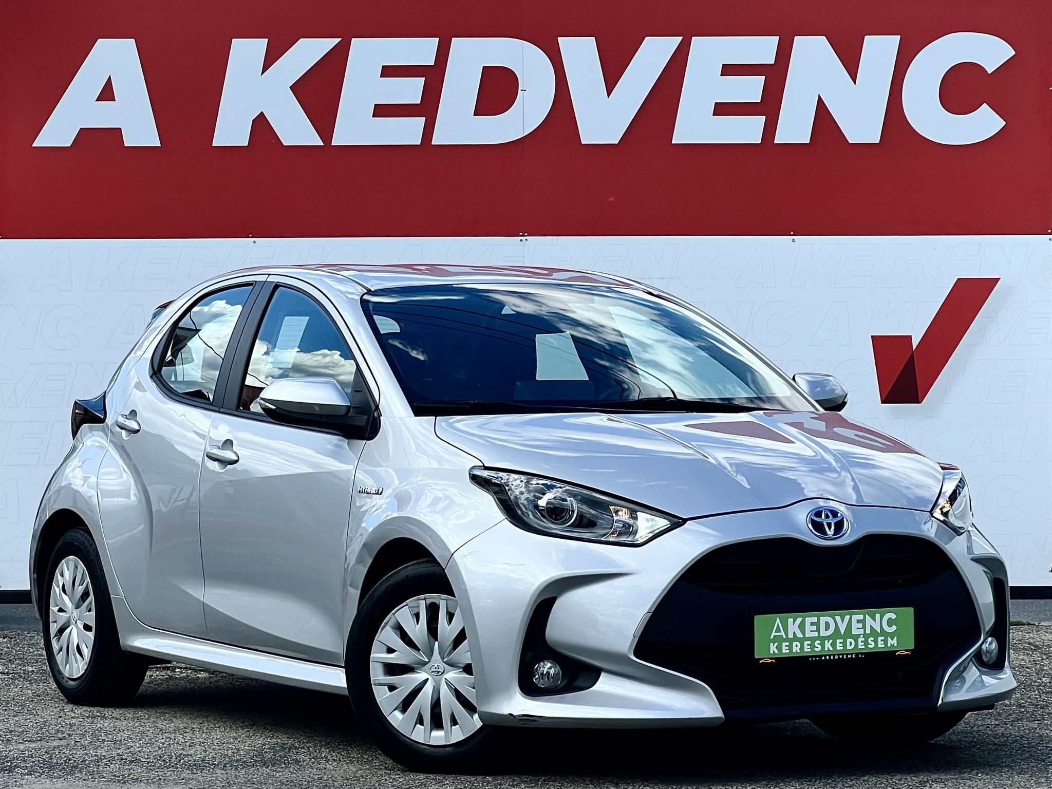 TOYOTA YARIS 1.5 Hybrid Executive e-CVT 103e km. LED fényszórók. táblafelismerő. ülésfűtés. kamera. digitklíma!