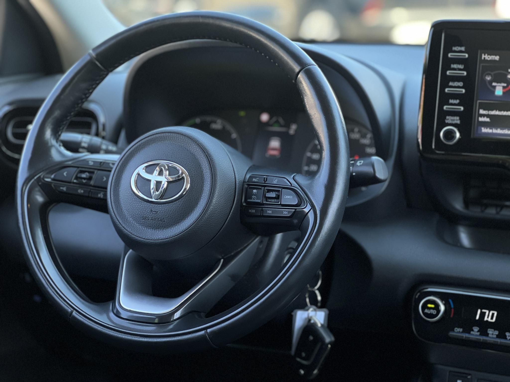 TOYOTA YARIS 1.5 Hybrid Executive e-CVT 103e km. LED fényszórók. táblafelismerő. ülésfűtés. kamera. digitklíma!