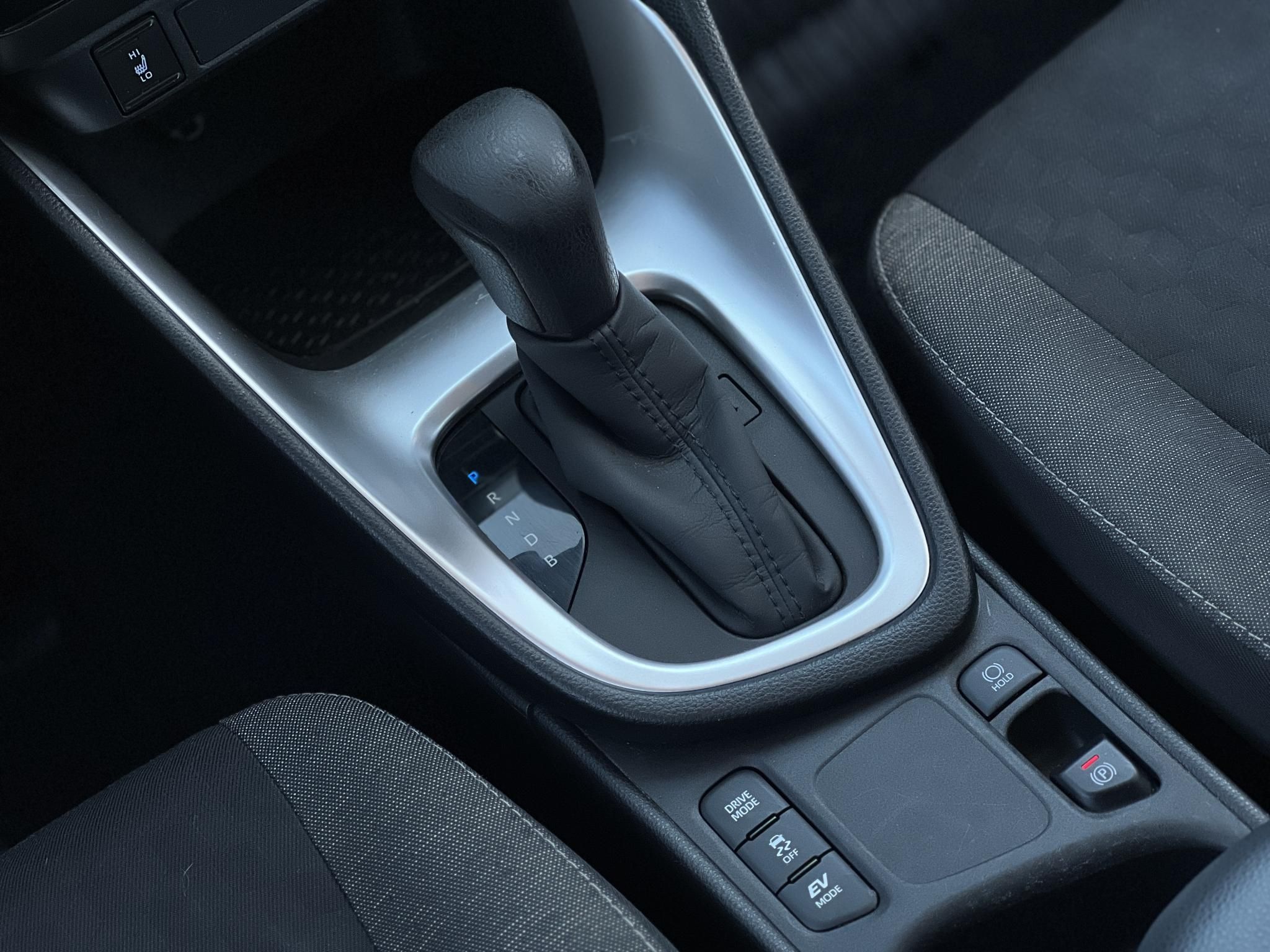 TOYOTA YARIS 1.5 Hybrid Executive e-CVT 103e km. LED fényszórók. táblafelismerő. ülésfűtés. kamera. digitklíma!