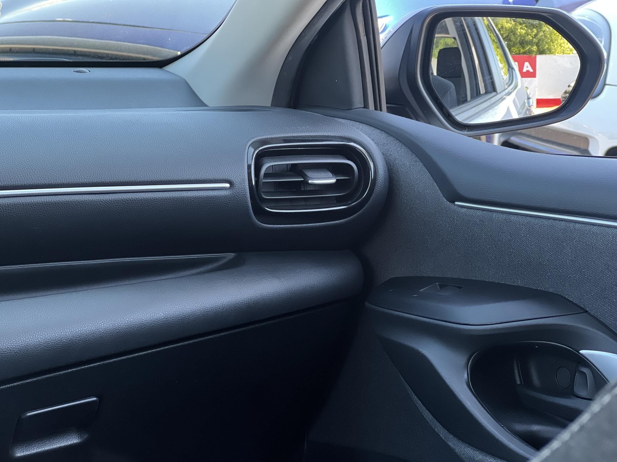 TOYOTA YARIS 1.5 Hybrid Executive e-CVT 103e km. LED fényszórók. táblafelismerő. ülésfűtés. kamera. digitklíma!