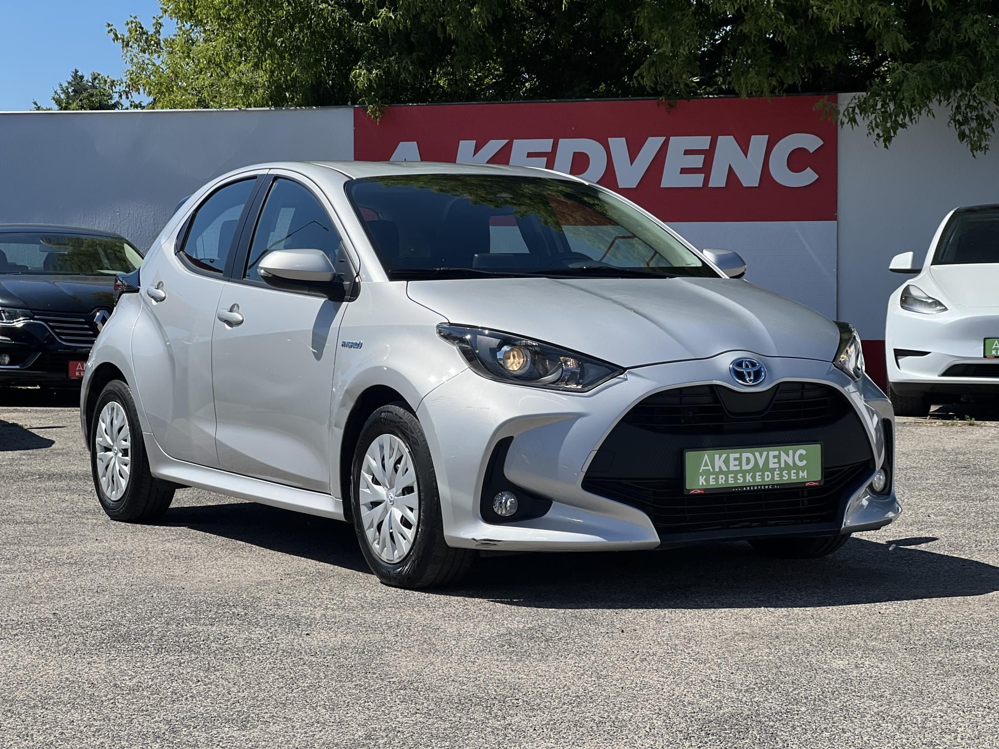 TOYOTA YARIS 1.5 Hybrid Executive e-CVT 103e km. LED fényszórók. táblafelismerő. ülésfűtés. kamera. digitklíma!