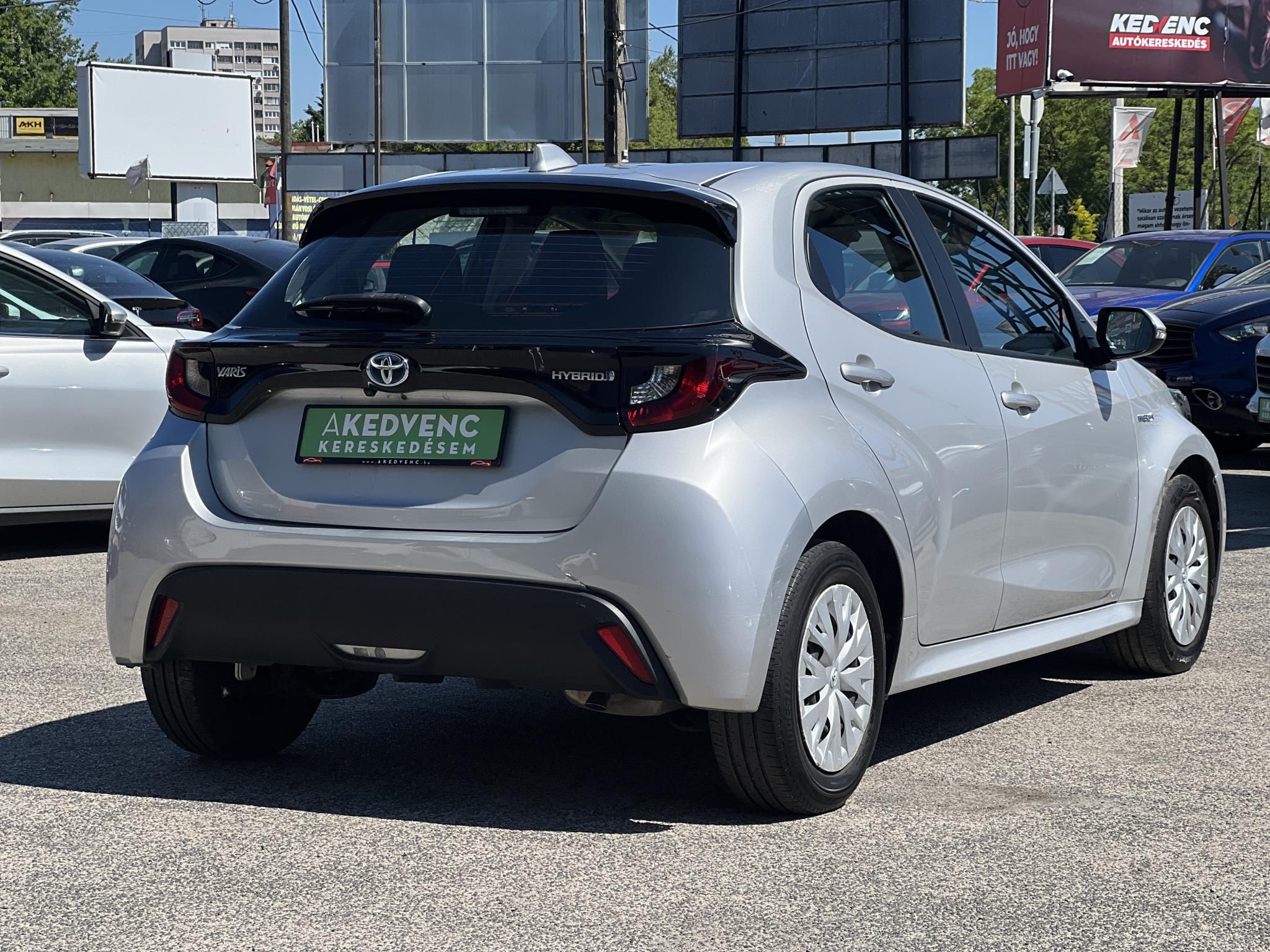 TOYOTA YARIS 1.5 Hybrid Executive e-CVT 103e km. LED fényszórók. táblafelismerő. ülésfűtés. kamera. digitklíma!