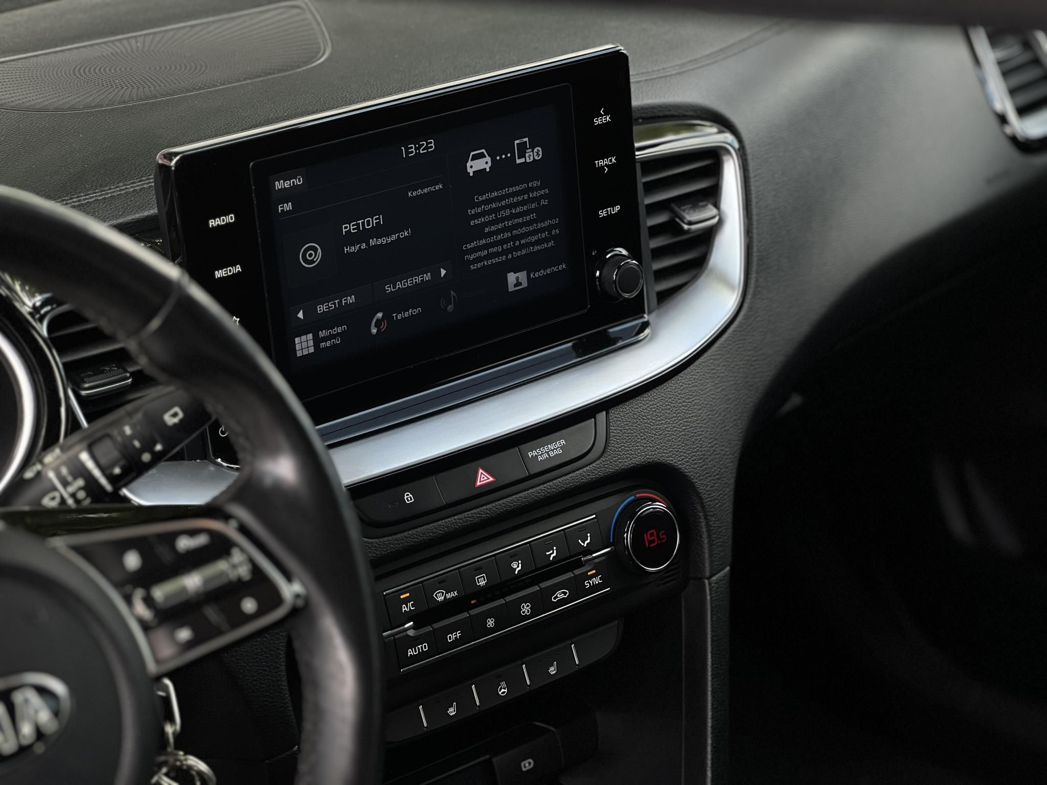 KIA CEE'D Ceed 1.6 CRDi HP Gold Carplay T.kamera Gyári garancia!