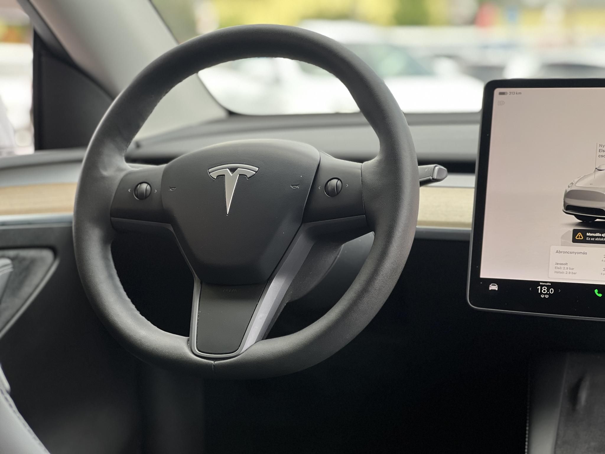 TESLA MODEL Y RWD (Automata) 147e km. AMD Ryzen. hőszivattyú. premium hifi. garanciális!