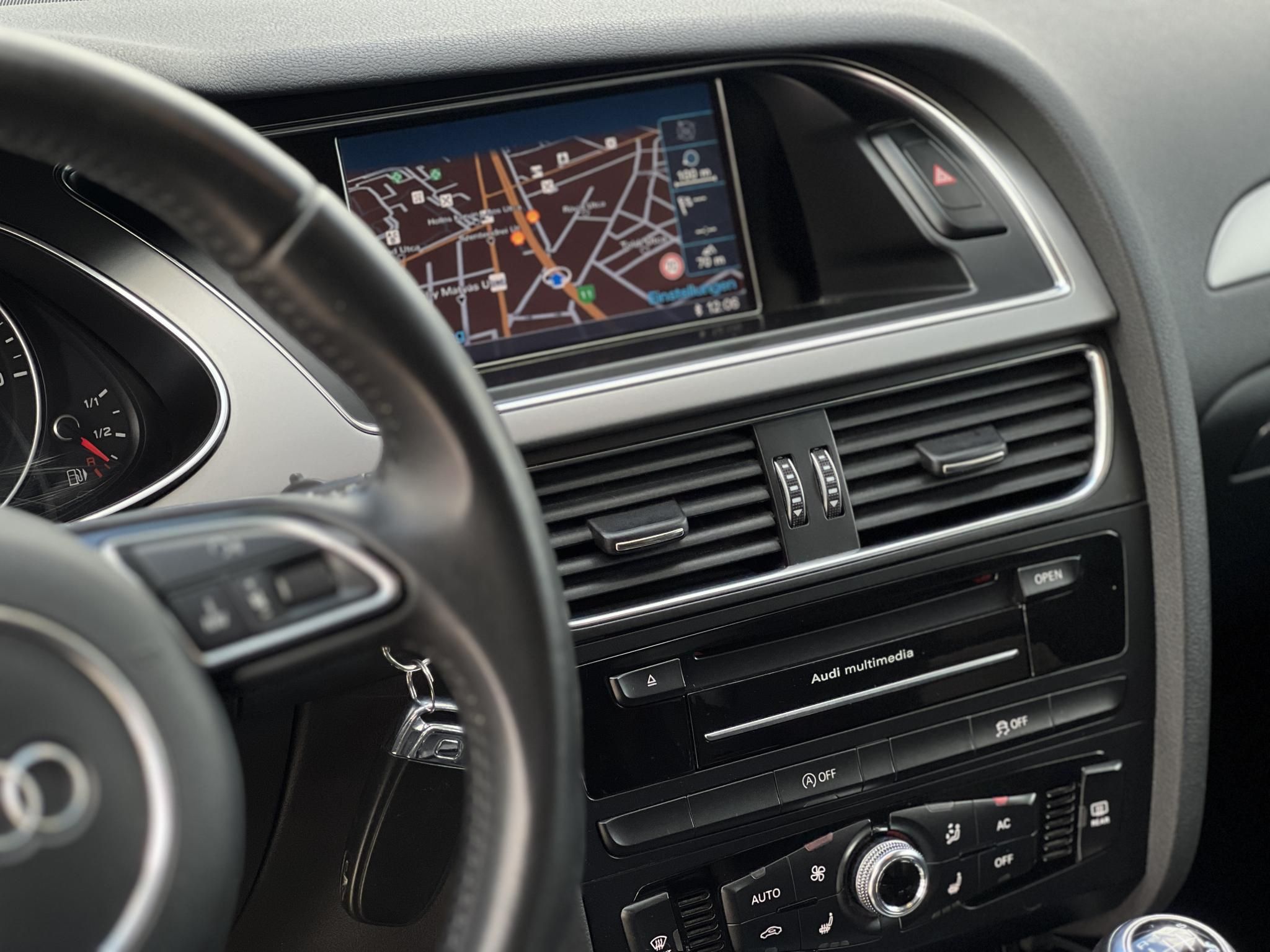 AUDI A4 Avant 2.0 TDI DPF EU5 S-line Vezetett szervizkönyv!