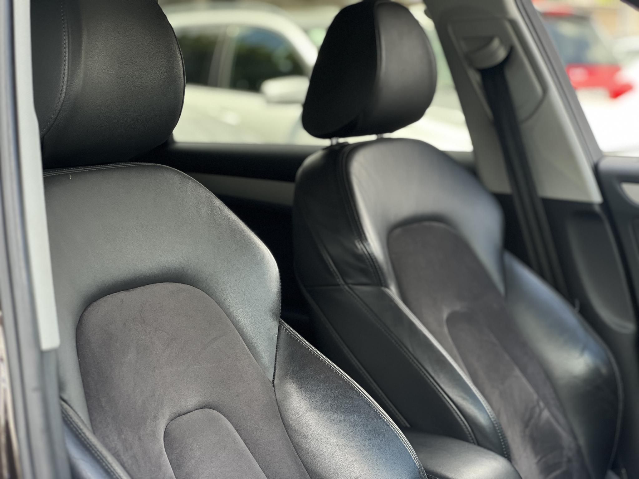 AUDI A4 Avant 2.0 TDI DPF EU5 S-line Vezetett szervizkönyv!