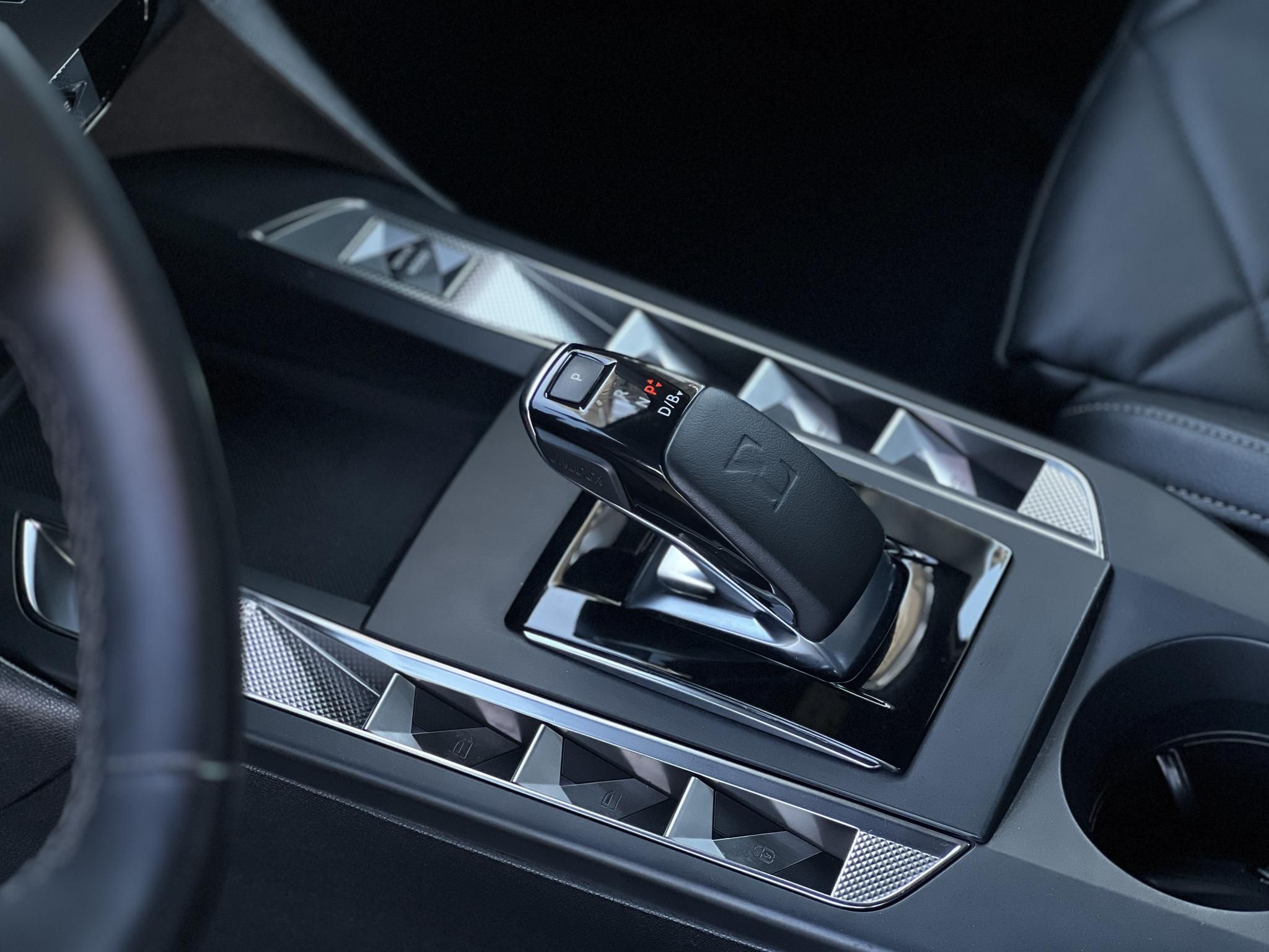 DS DS 3 CROSSBACK E-Tense 50kWh Ultra Prestige 34e km. 300km hátótáv. újszerű állapot. CARPLAY!