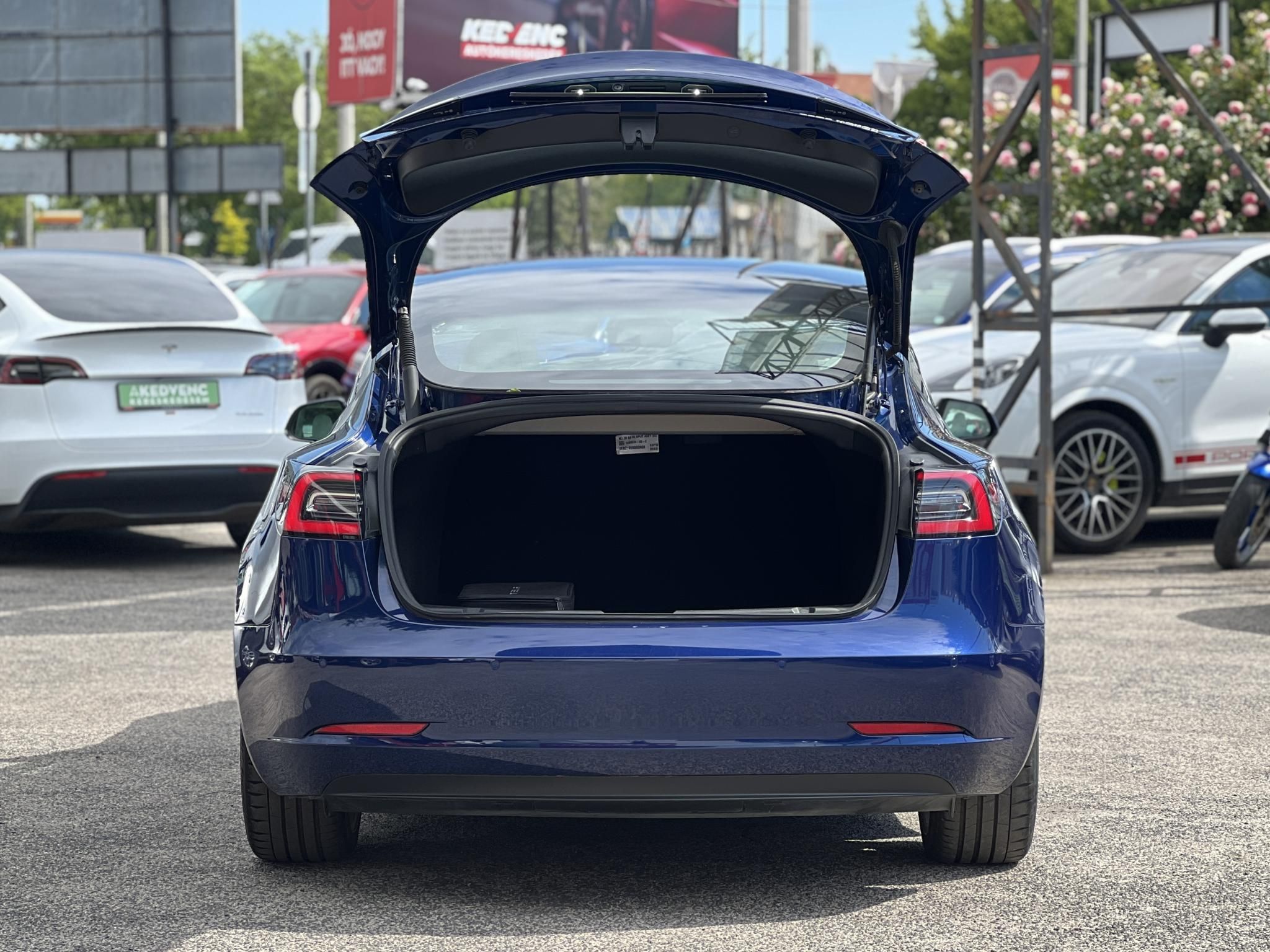 TESLA MODEL 3 Long Range AWD (Automata) 44e km. FEHÉR BELSŐ. mátrix LED. hőszivattyú. garanciális!