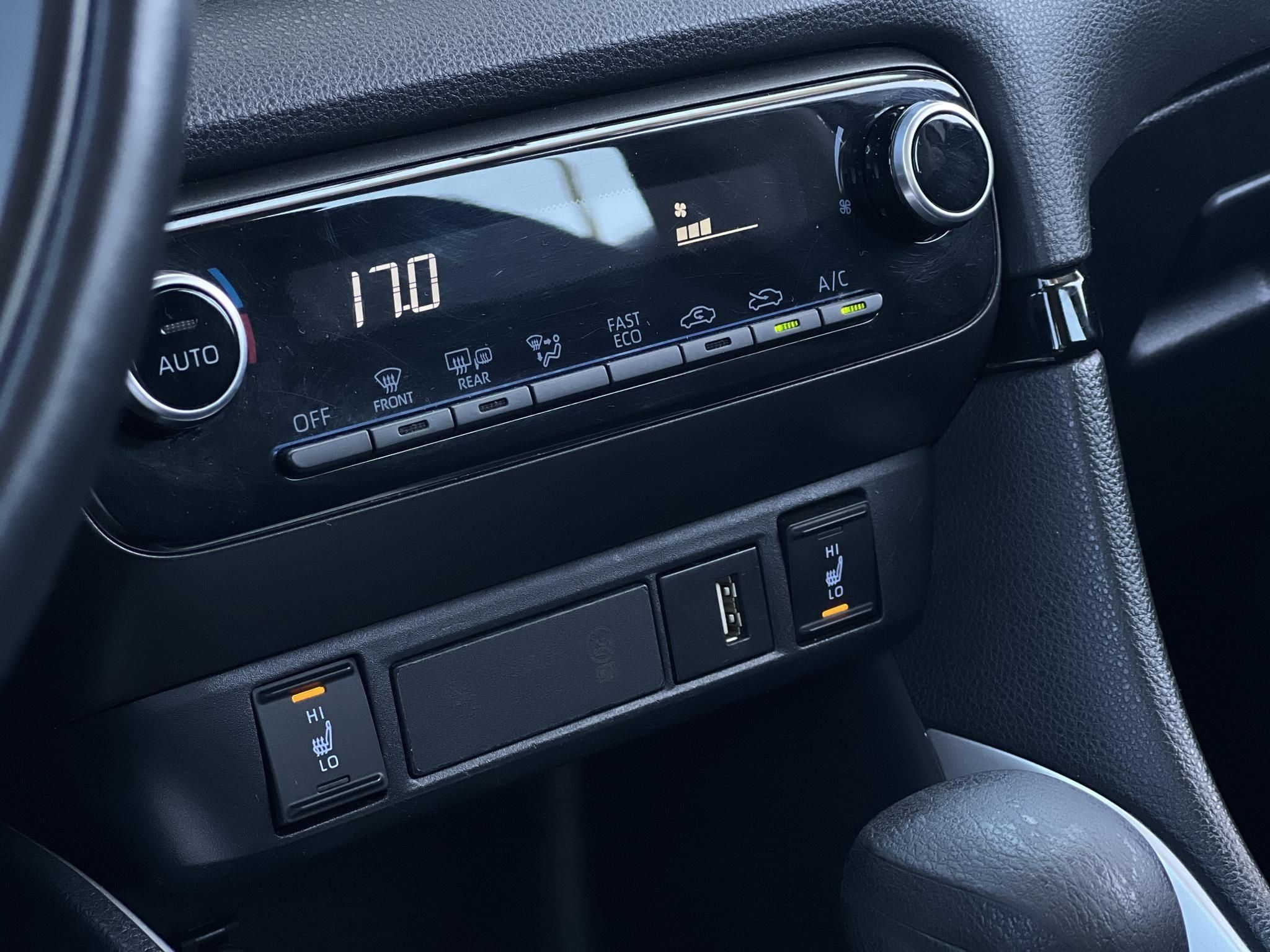TOYOTA YARIS 1.5 Hybrid Comfort Tech e-CVT 103e km. táblafelismerő. ülésfűtés. kamera. digitklíma