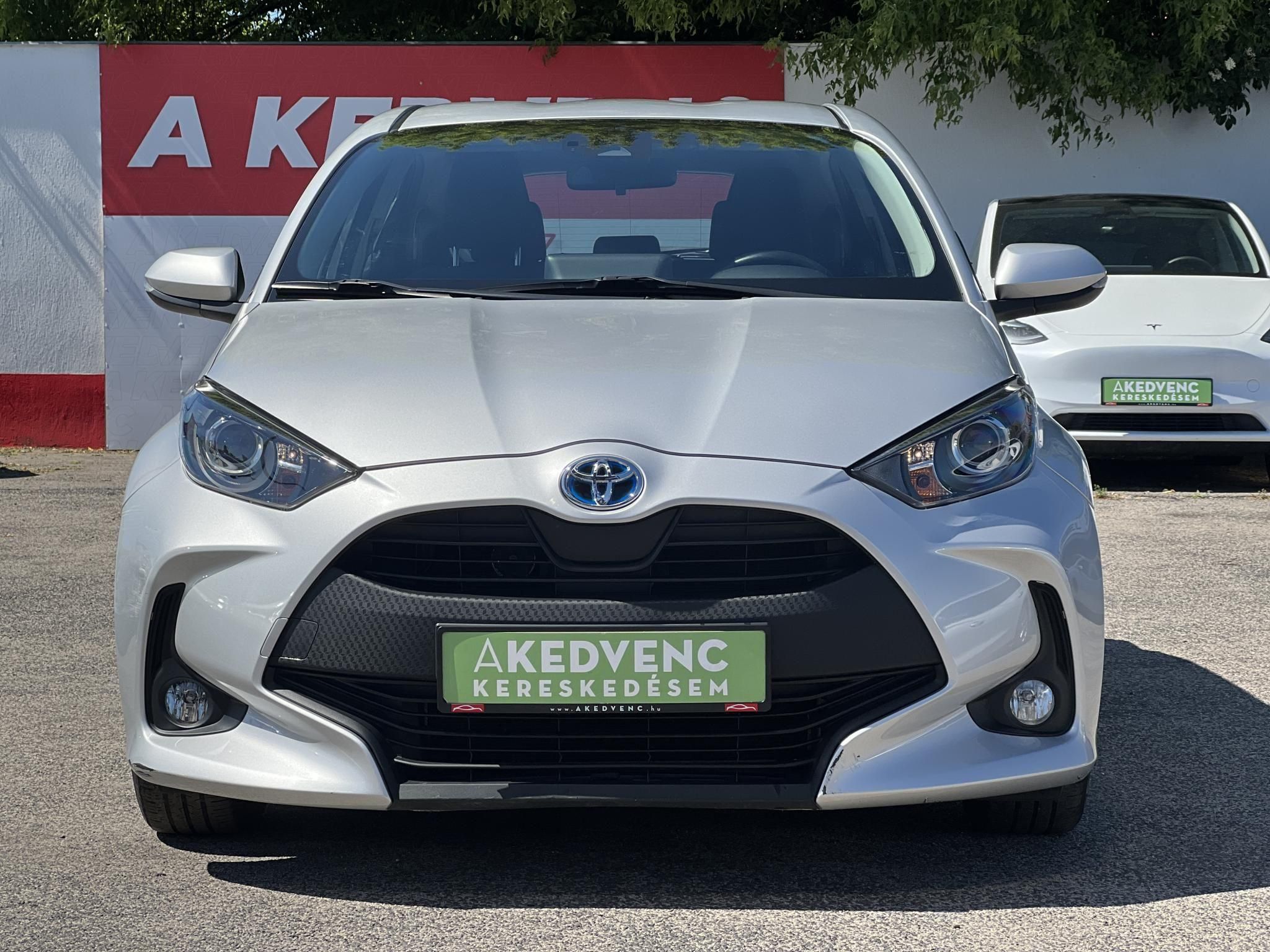 TOYOTA YARIS 1.5 Hybrid Comfort Tech e-CVT 103e km. táblafelismerő. ülésfűtés. kamera. digitklíma
