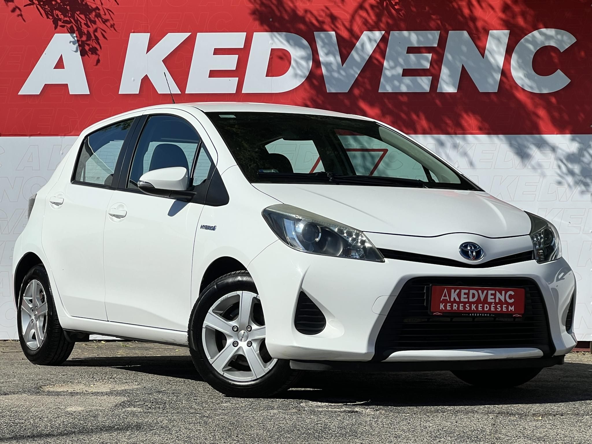 TOYOTA YARIS 1.5 HSD Trend e-CVT 103e km. Márkaszervizelt!