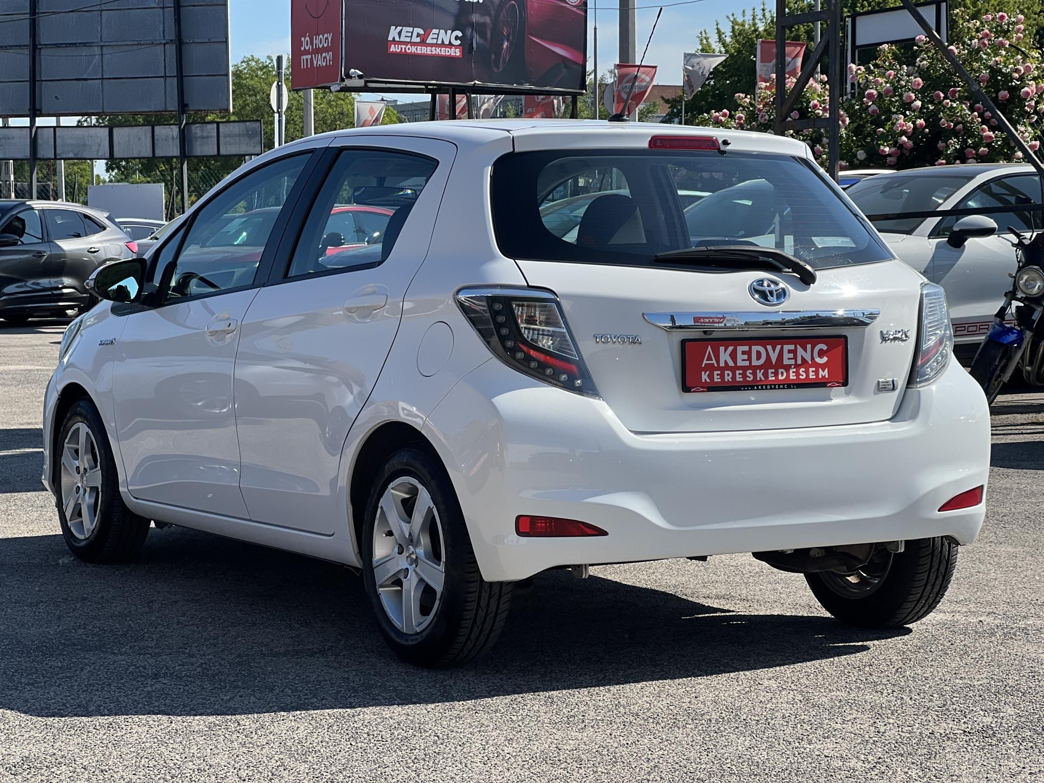 TOYOTA YARIS 1.5 HSD Trend e-CVT 103e km. Márkaszervizelt!