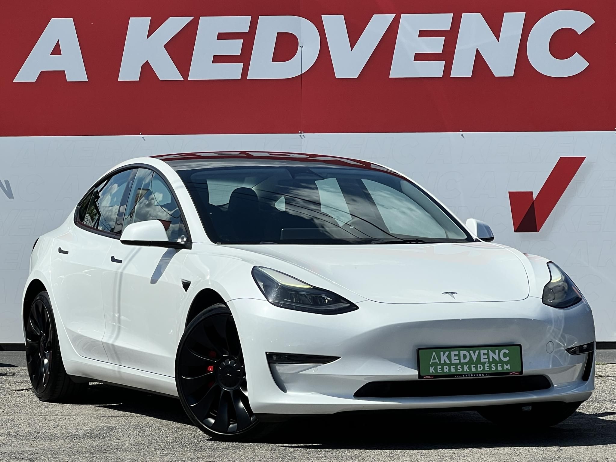 TESLA MODEL 3 Performance AWD (Automata) 90e km. AMD Ryzen. mátrix LED. hőszivattyú. 2 töltőkábel. megkímélt állapot!