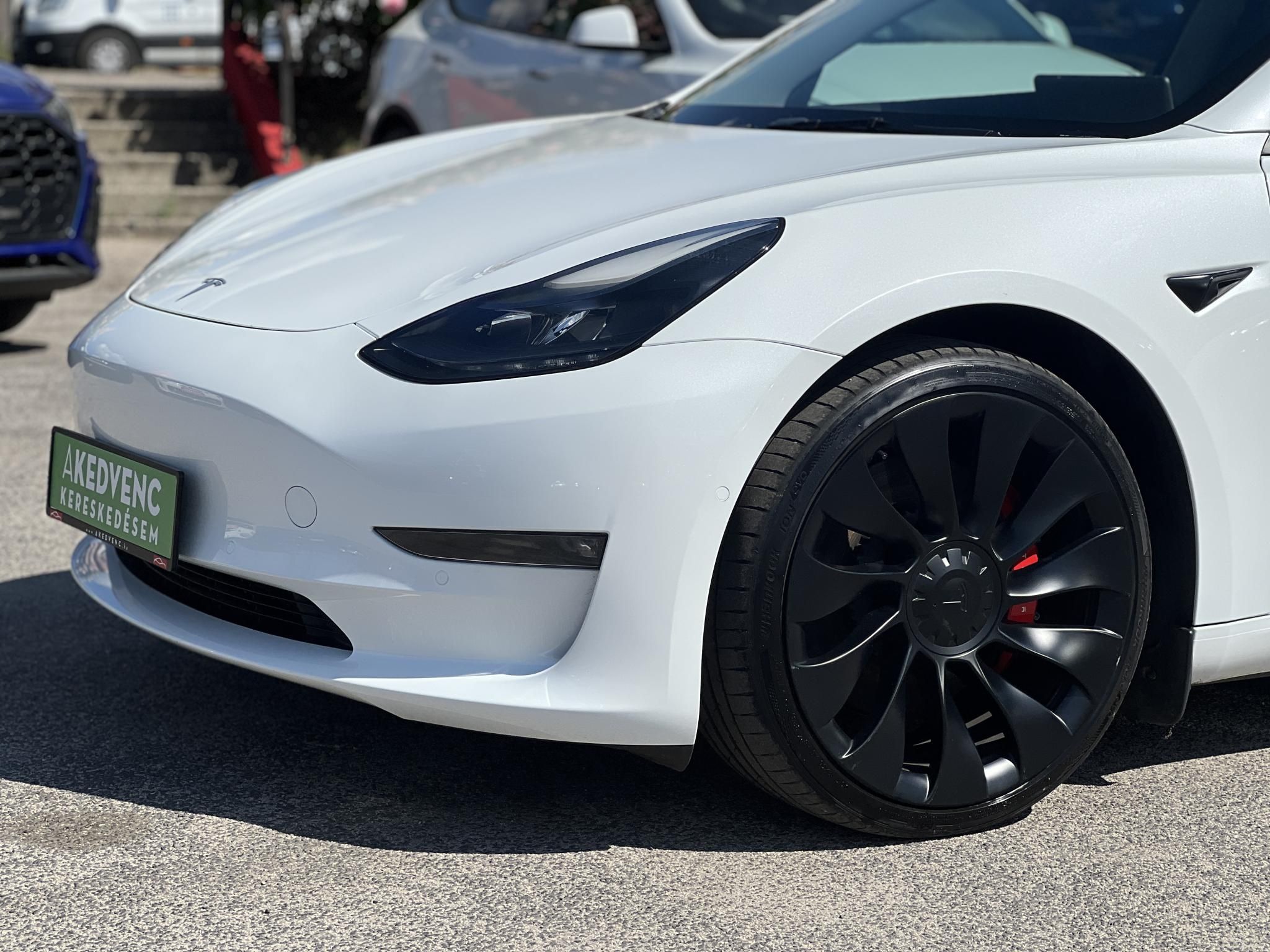 TESLA MODEL 3 Performance AWD (Automata) 90e km. AMD Ryzen. mátrix LED. hőszivattyú. 2 töltőkábel. megkímélt állapot!