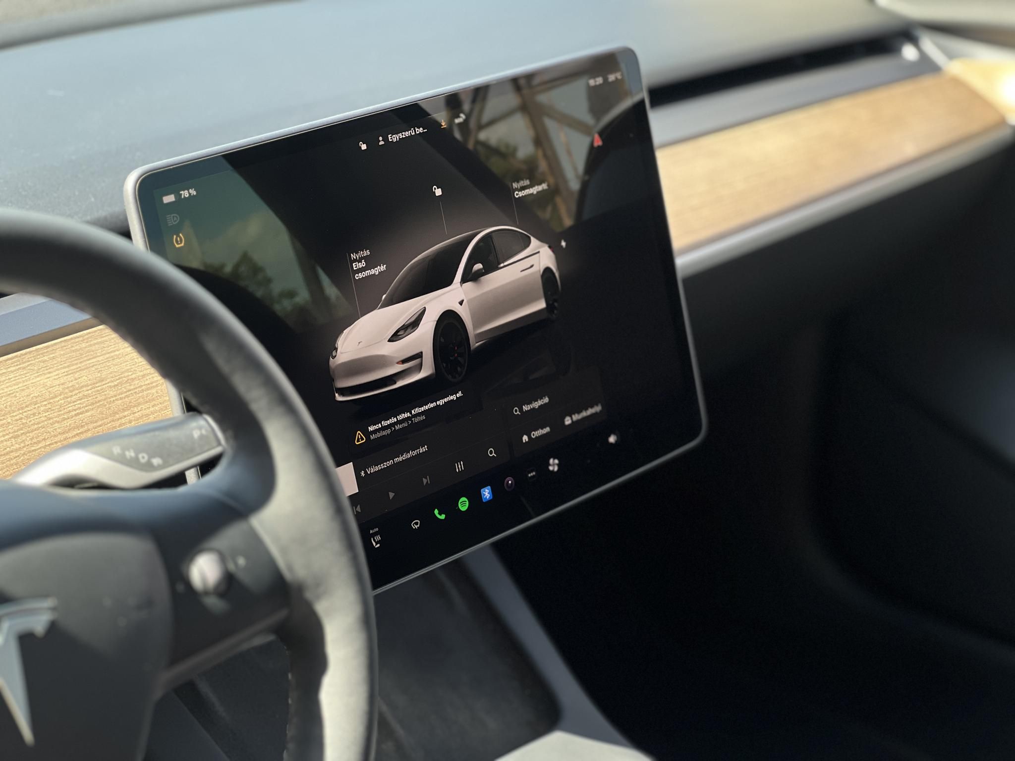 TESLA MODEL 3 Performance AWD (Automata) 90e km. AMD Ryzen. mátrix LED. hőszivattyú. 2 töltőkábel. megkímélt állapot!