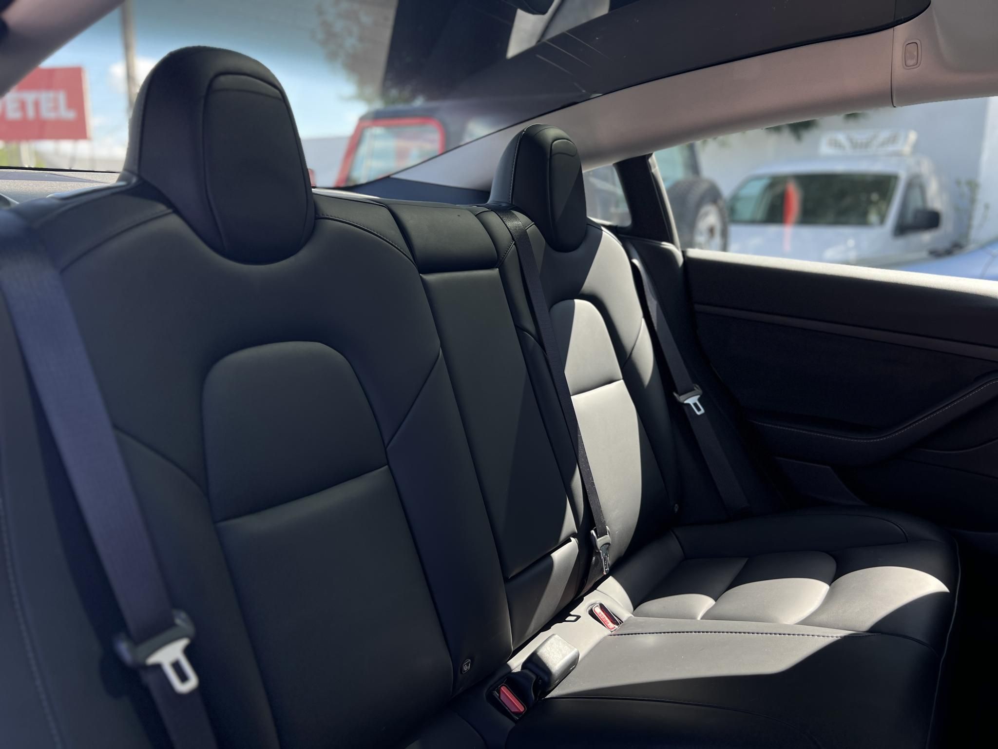 TESLA MODEL 3 Performance AWD (Automata) 90e km. AMD Ryzen. mátrix LED. hőszivattyú. 2 töltőkábel. megkímélt állapot!