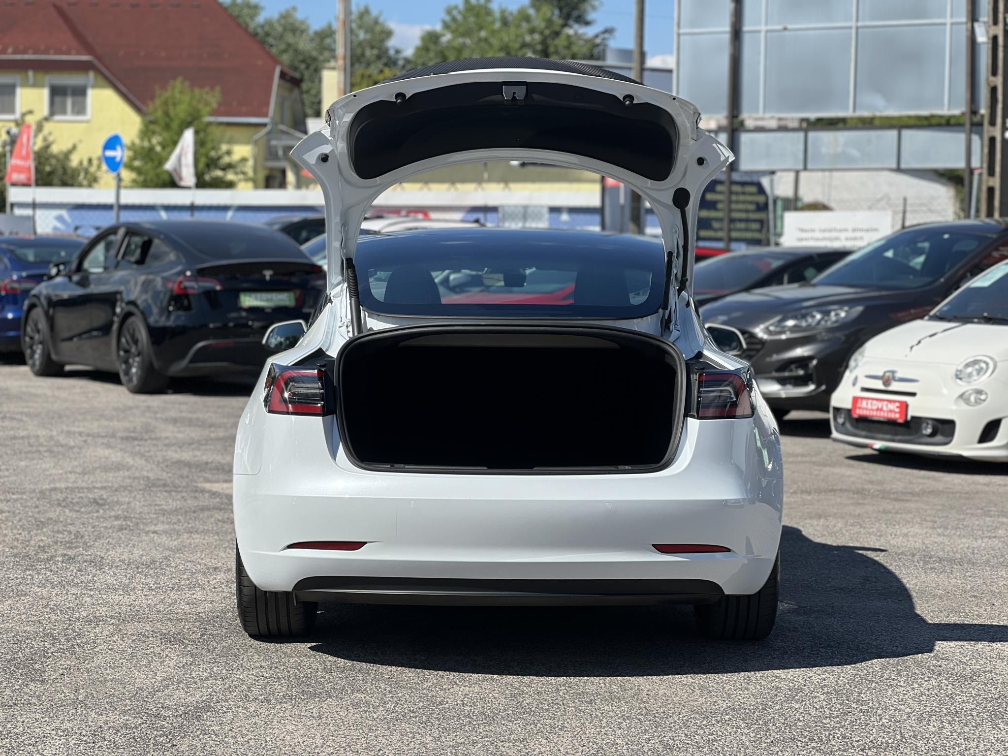 TESLA MODEL 3 Performance AWD (Automata) 90e km. AMD Ryzen. mátrix LED. hőszivattyú. 2 töltőkábel. megkímélt állapot!