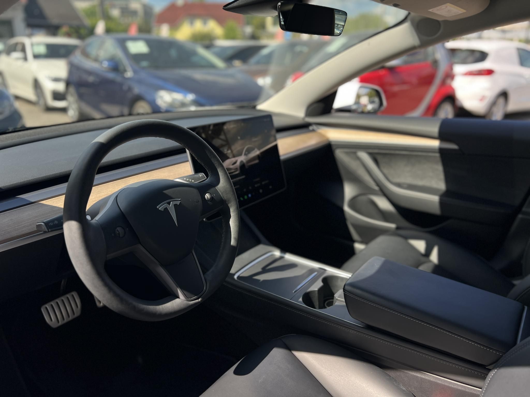 TESLA MODEL 3 RWD (Automata) 37e km. AMD Ryzen. hőszivattyú. LFP akku. garanciális!