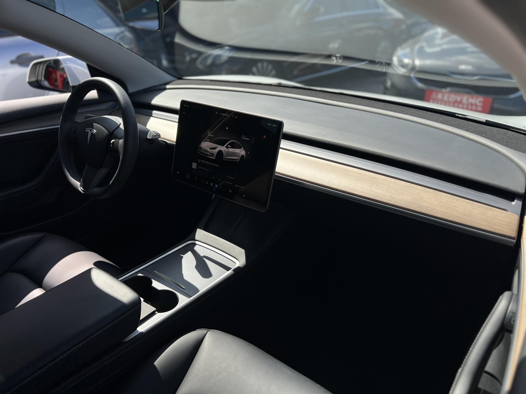TESLA MODEL 3 RWD (Automata) 37e km. AMD Ryzen. hőszivattyú. LFP akku. garanciális!