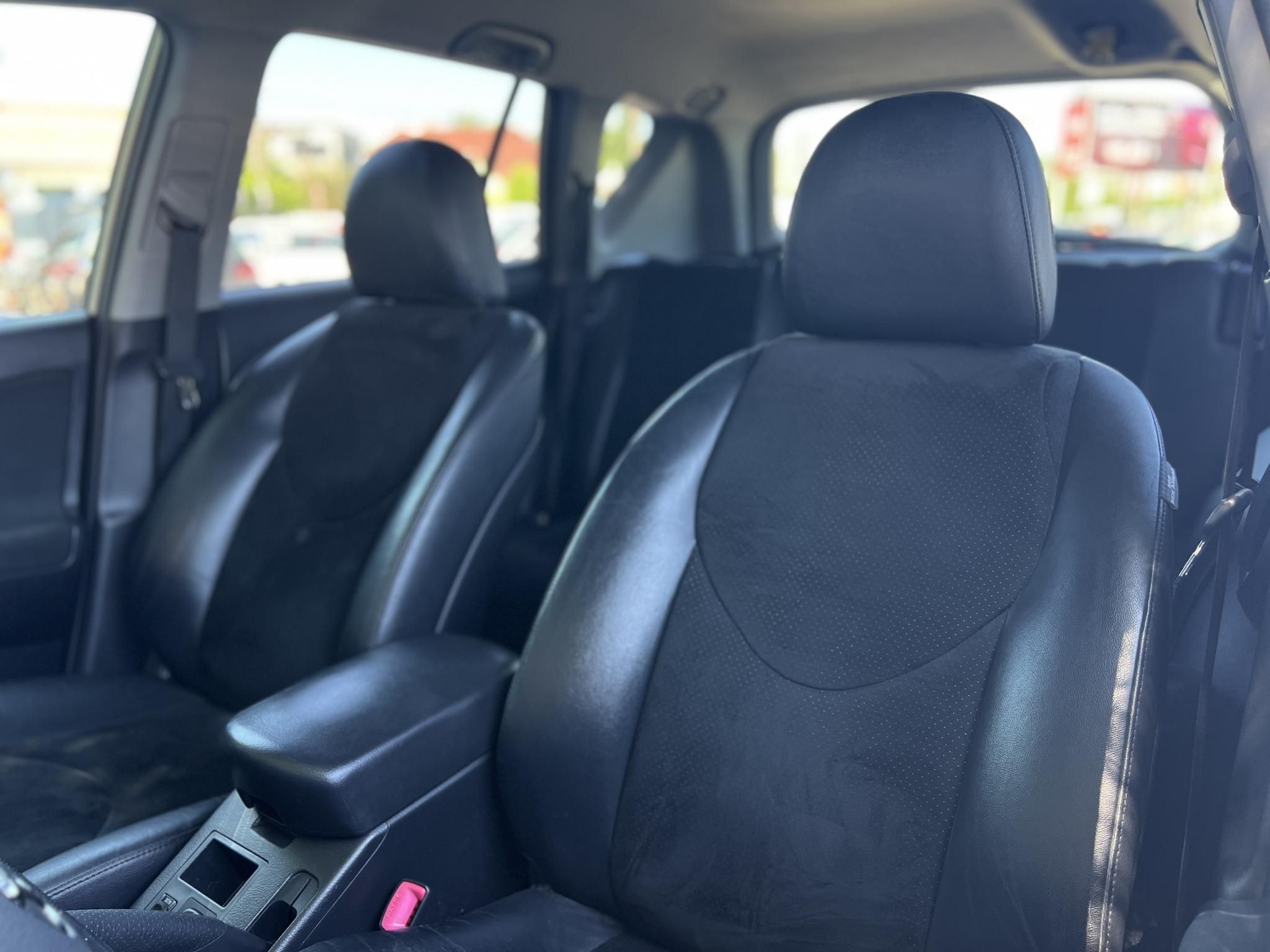 TOYOTA RAV 4 Rav4 2.0 4x4 Executive CVT Alcantara belső. kormányváltó. parkolóradar