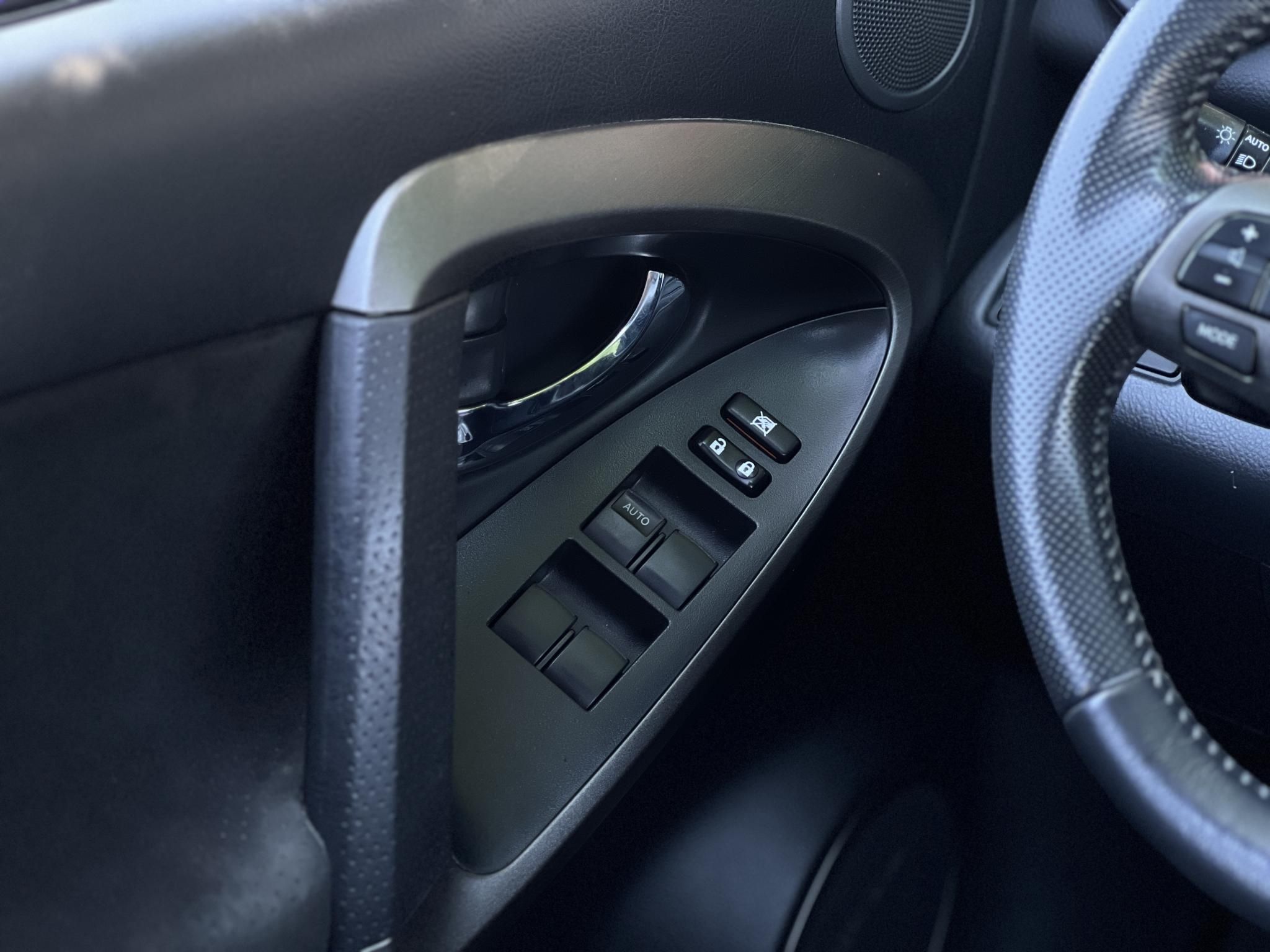 TOYOTA RAV 4 Rav4 2.0 4x4 Executive CVT Alcantara belső. kormányváltó. parkolóradar