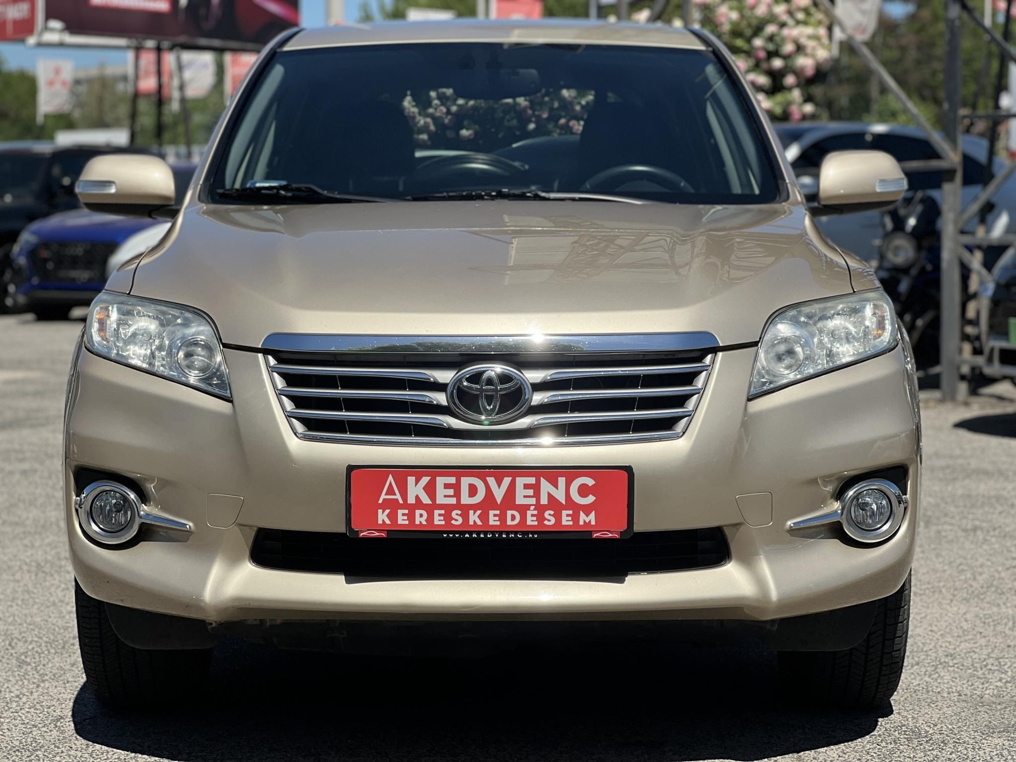 TOYOTA RAV 4 Rav4 2.0 4x4 Executive CVT Alcantara belső. kormányváltó. parkolóradar