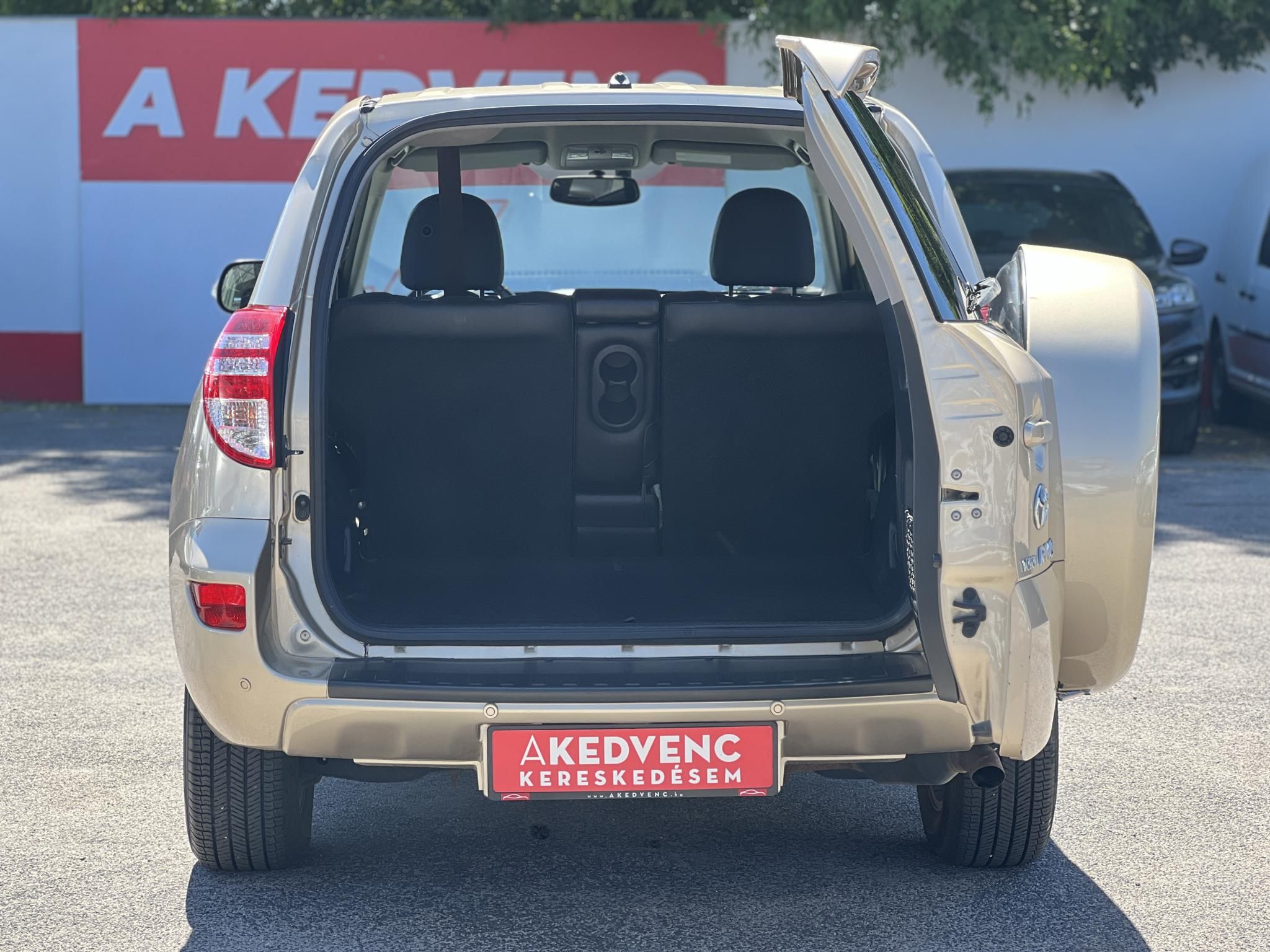 TOYOTA RAV 4 Rav4 2.0 4x4 Executive CVT Alcantara belső. kormányváltó. parkolóradar