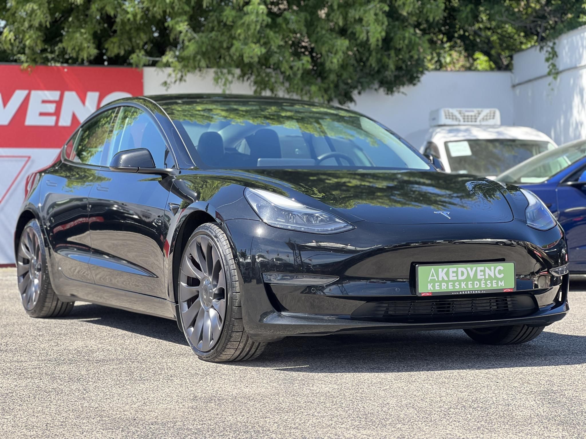 TESLA MODEL 3 Performance AWD (Automata) 87e km. mátrix LED. hőszivattyú. garanciális. téli-nyári kerék szett!