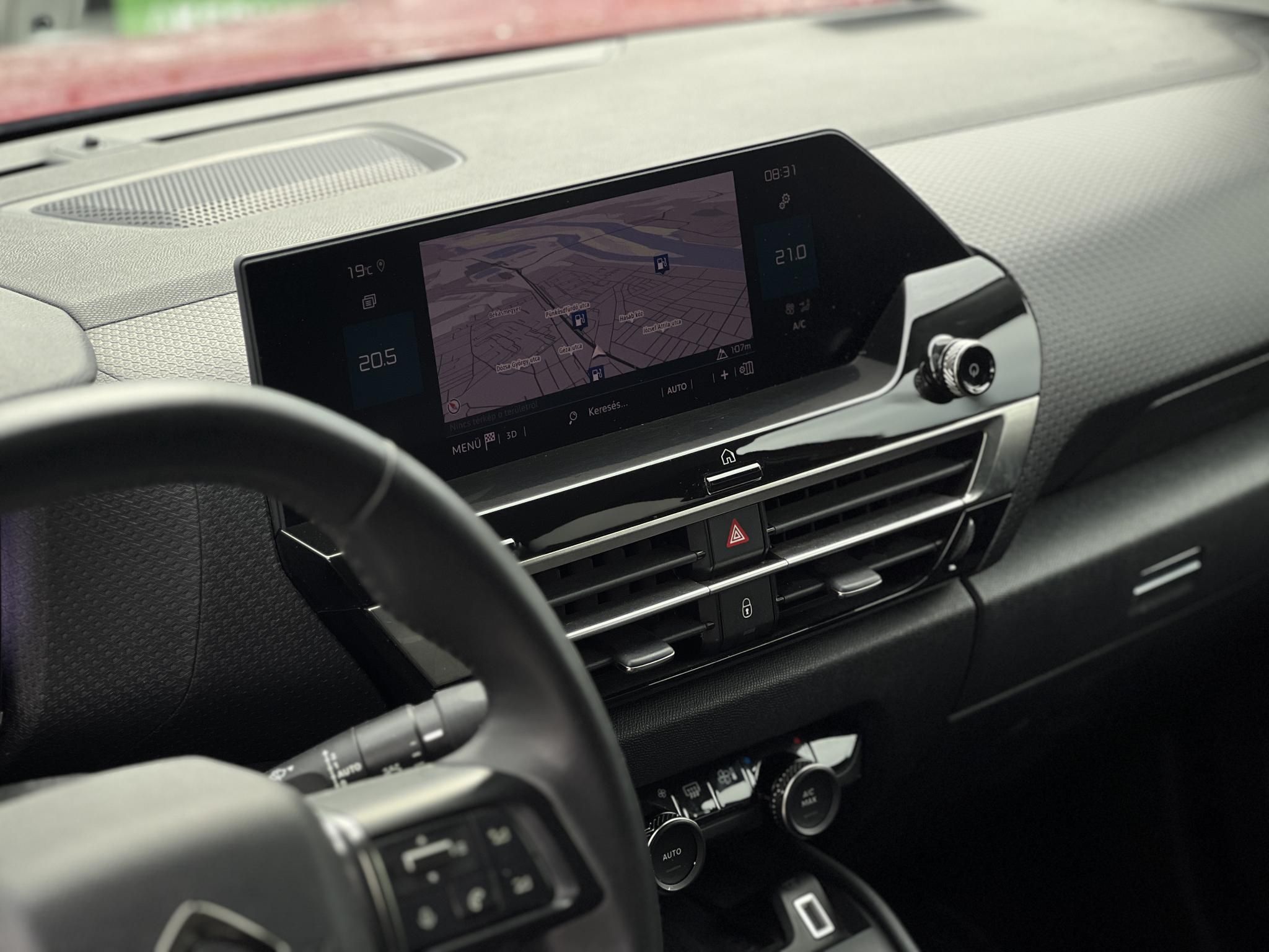 CITROEN C4 1.2 PureTech Feel Plus M.o.-i. 1.tul. 61e km. 360 kamera. HUD. Vonóhorog!