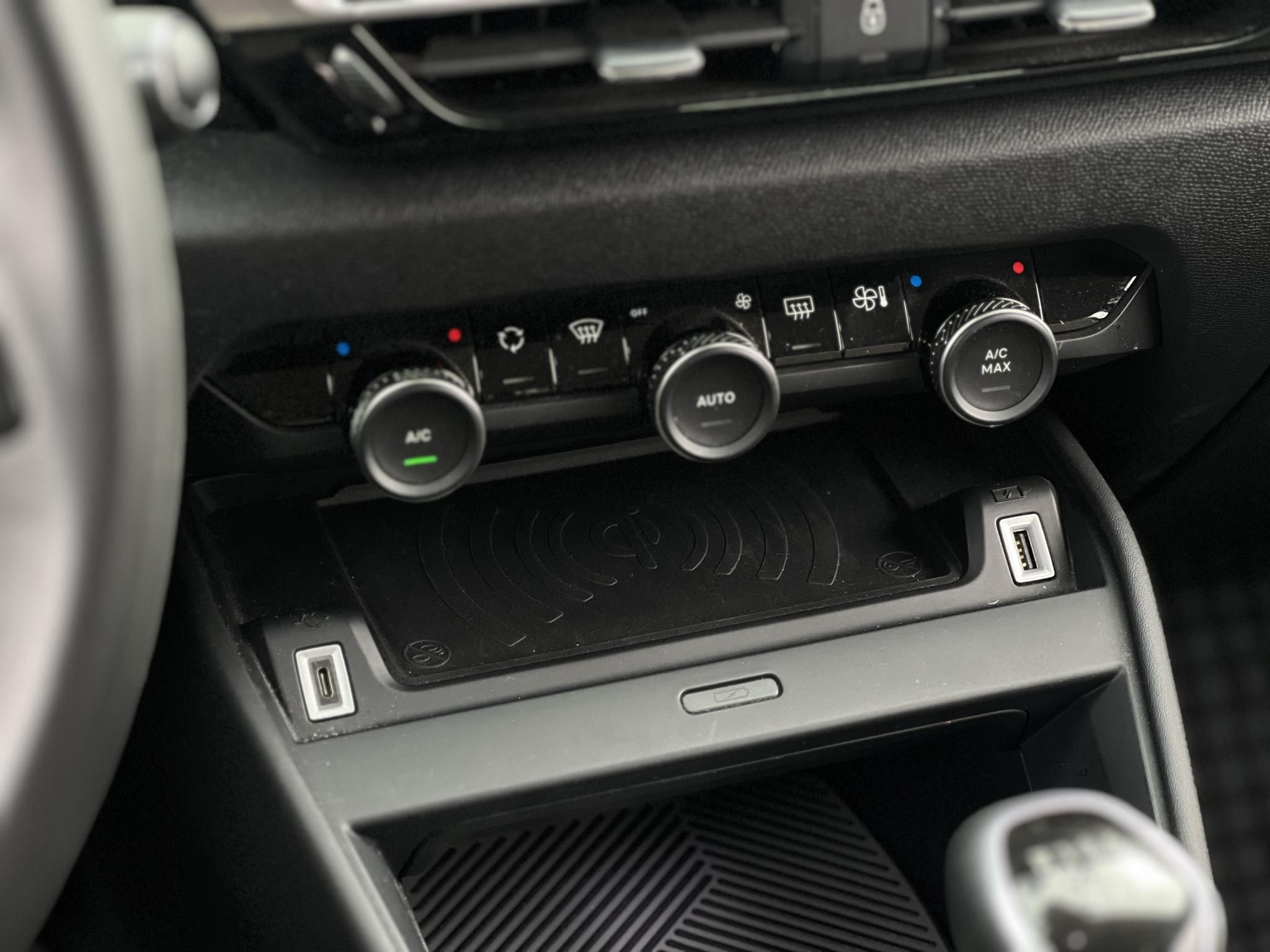 CITROEN C4 1.2 PureTech Feel Plus M.o.-i. 1.tul. 61e km. 360 kamera. HUD. Vonóhorog!